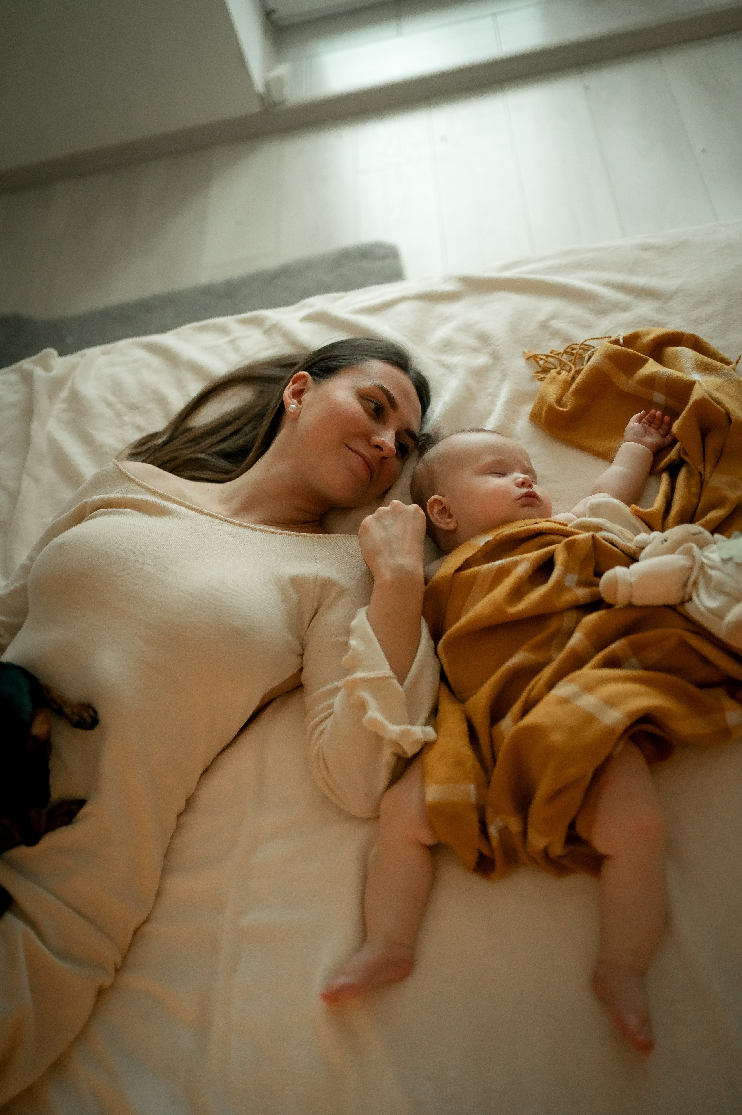 Родители с новорожденным малышом. Фотограф новорождённых, семейный, школьный в городе Калуге Евгения