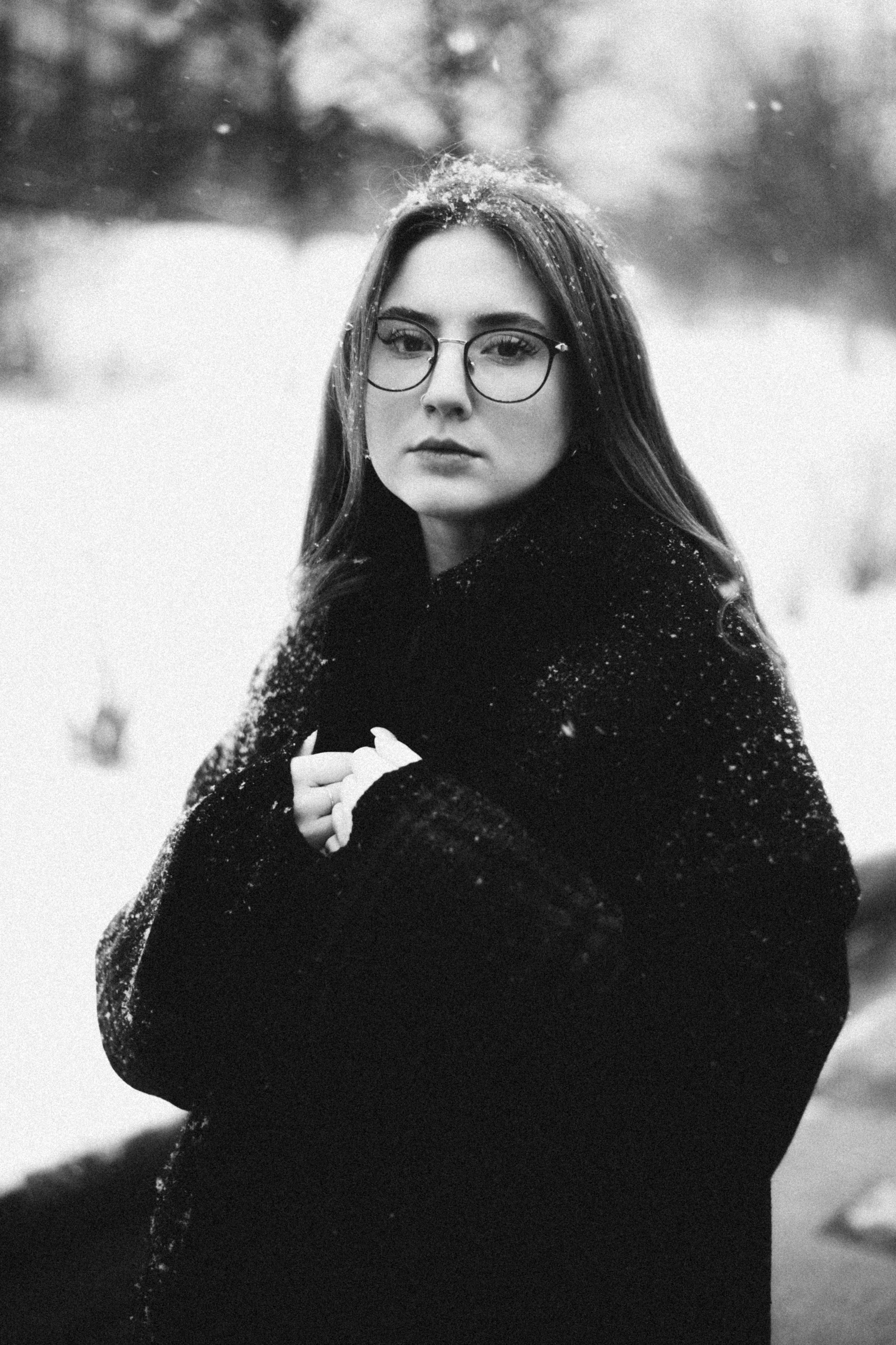 Женский портрет в снегопад