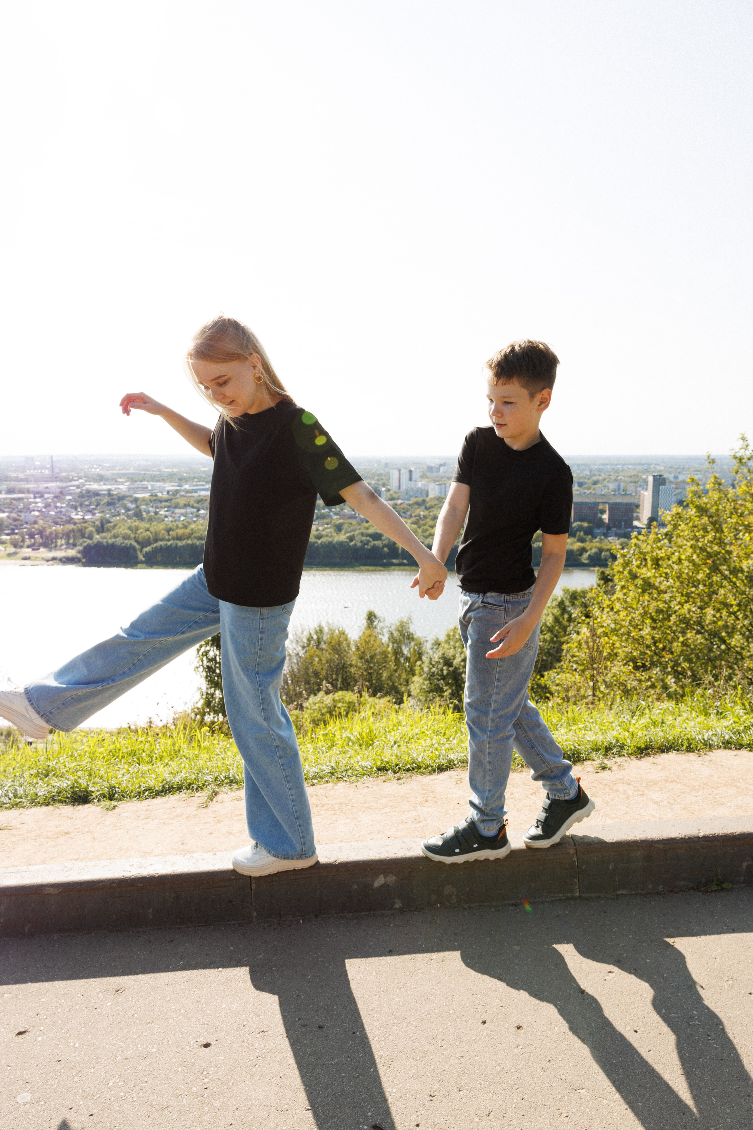 Юля и ее младший брат. Привет! Меня зовут Лера, я фотограф в Нижнем Новгороде