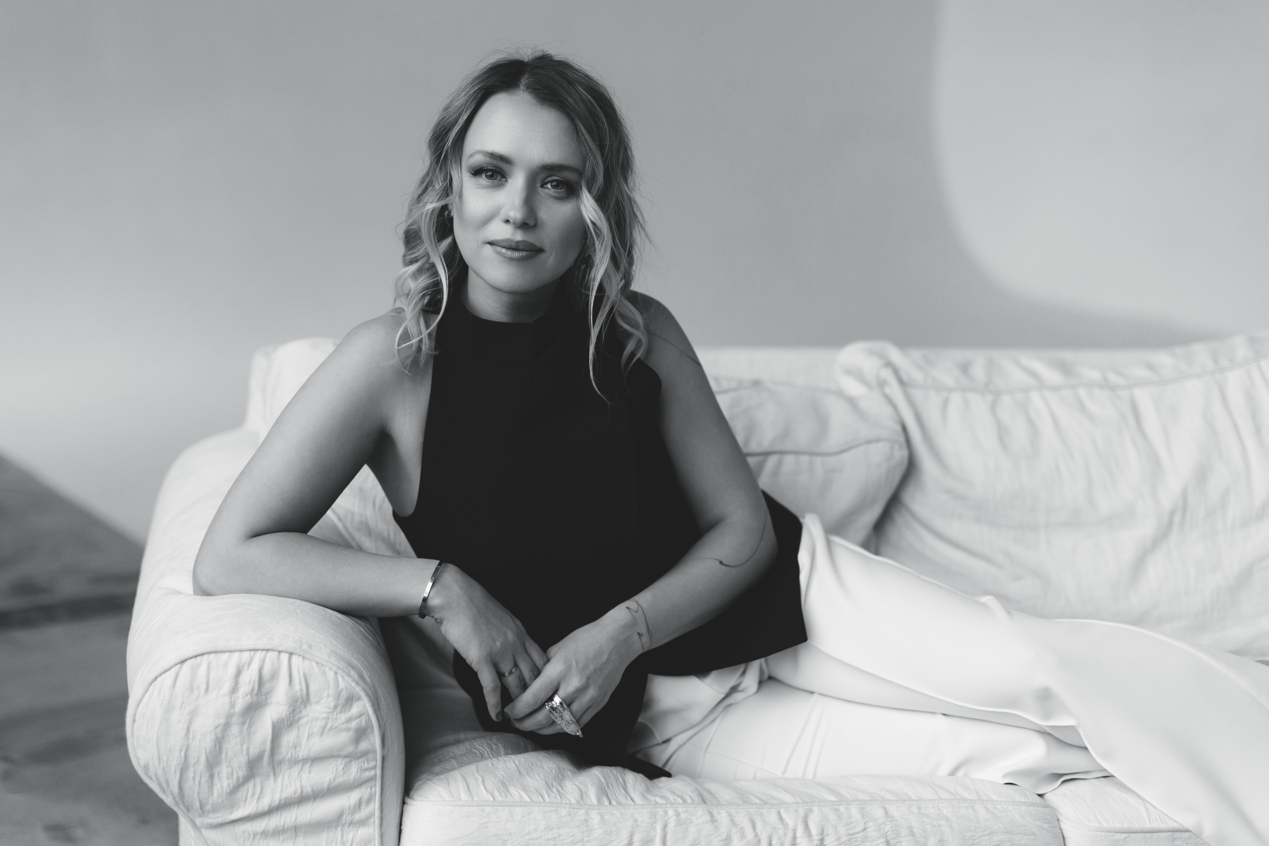 Фотосессия в лаконичной студии с Ульяной. Портретный и семейный фотограф Юлия Герман