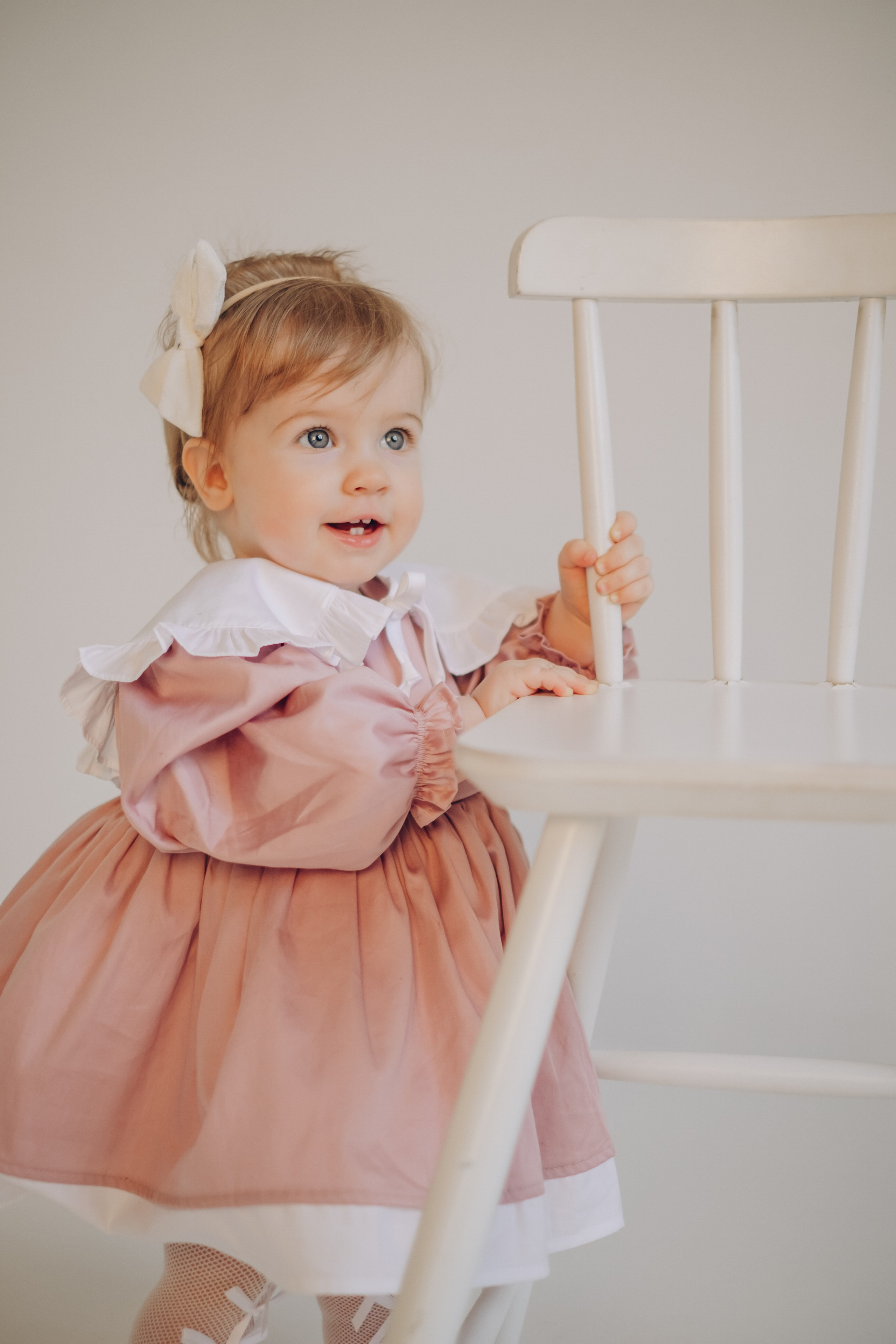 Фотосессия «День рождения» в минималистичной студии. Фотограф Новосибирск Анна Рождественская