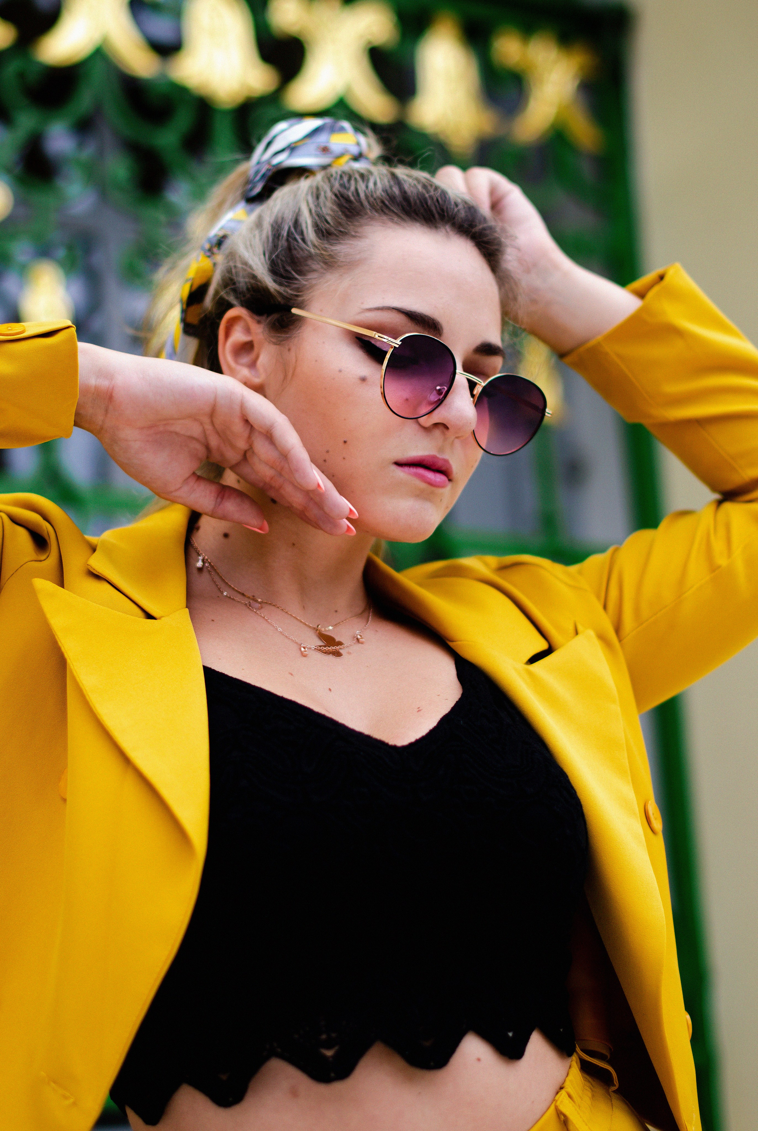 Park, woman in yellow, nature. Family, portrait, content photo in Costa Rica Evgeniya Besprozvannykh
