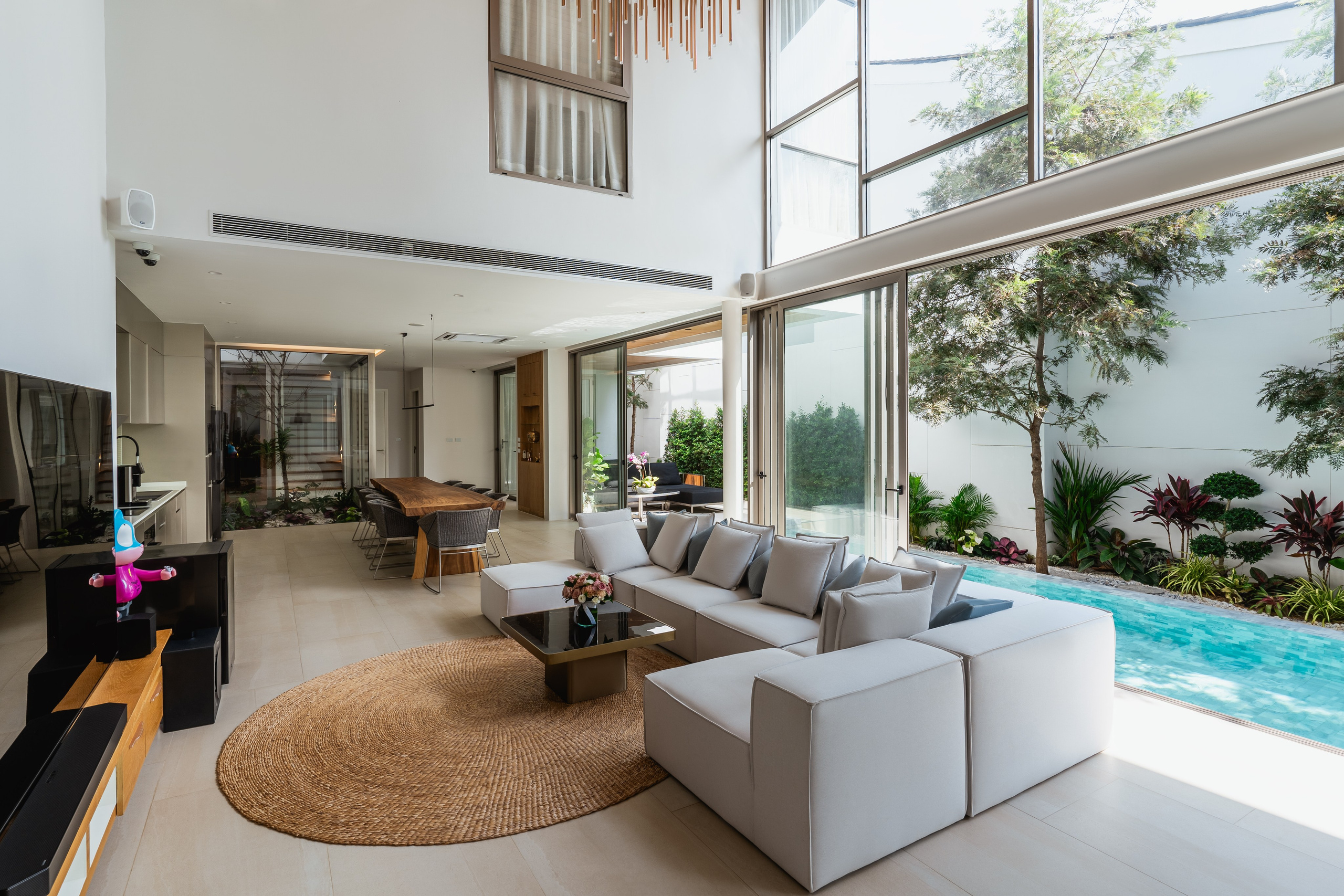 Interior real estate photography in Phuket — professional photos and videos. Yan Dolmatov — Photographer, Videographer, and Producer in Phuket