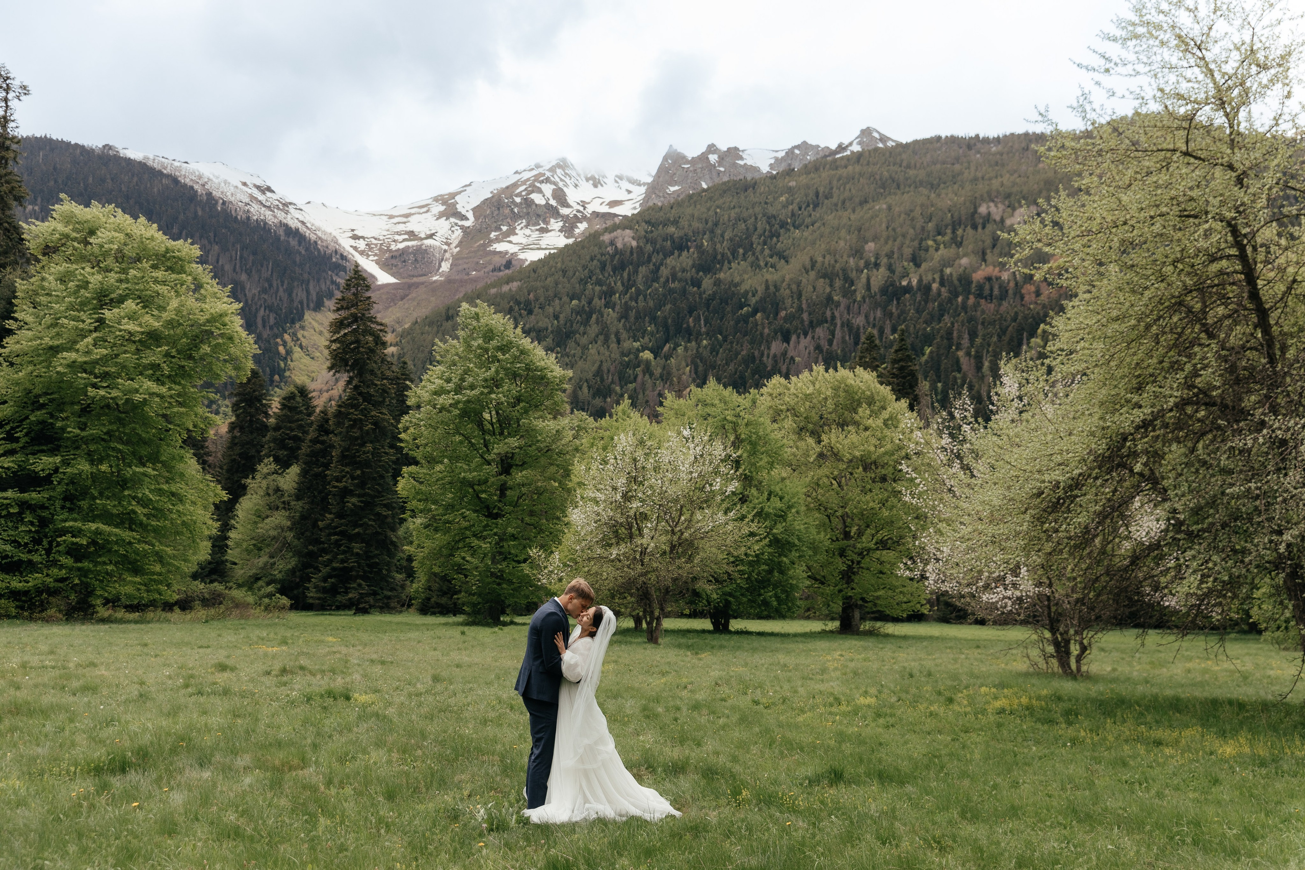 Вениамин и Валерия в Домбае. Миленина Юлия Свадебный и семейный фотограф в Краснодаре