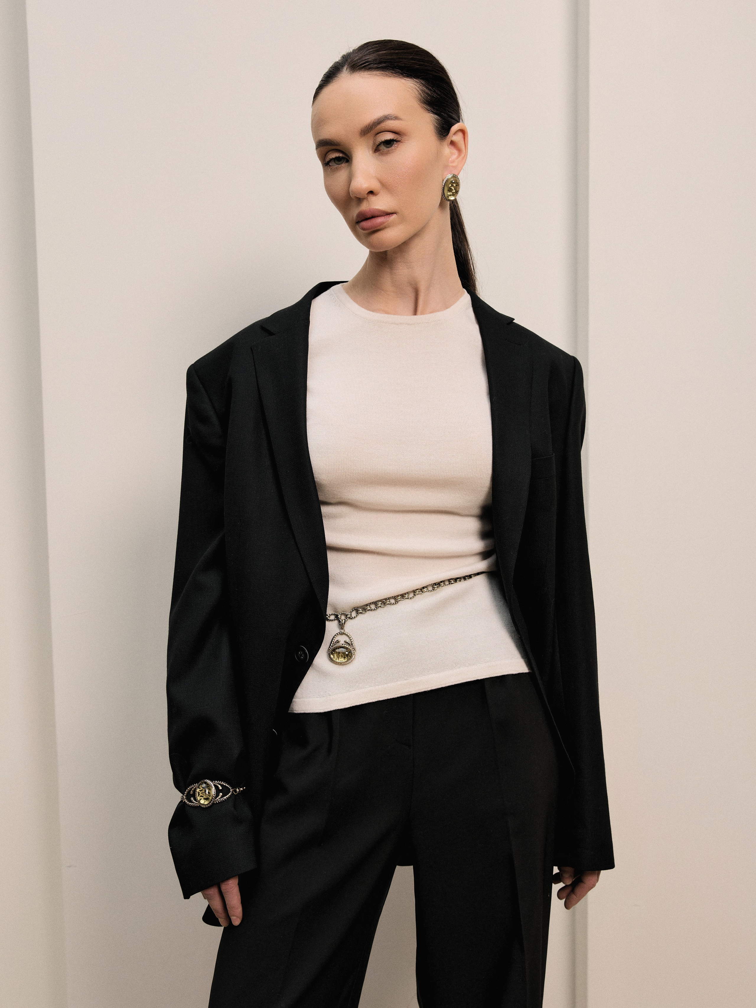 Red Cardigan. Фотограф в Москве и Сургуте Алла Лесовая. Снимаю каталог для брендов и индивидуальные портреты для людей