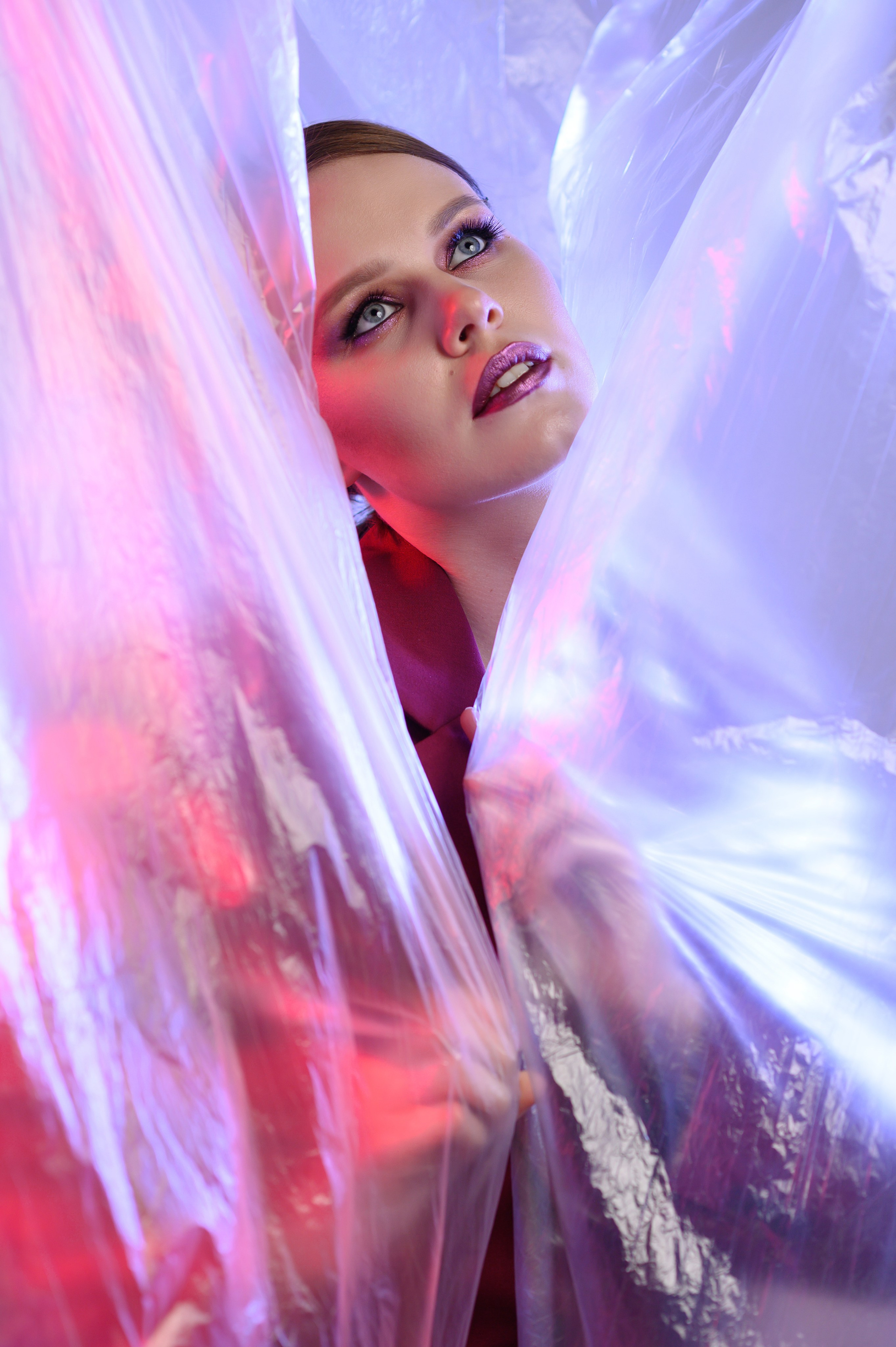 Фотосессия с полиэтиленовой плёнкой в студии