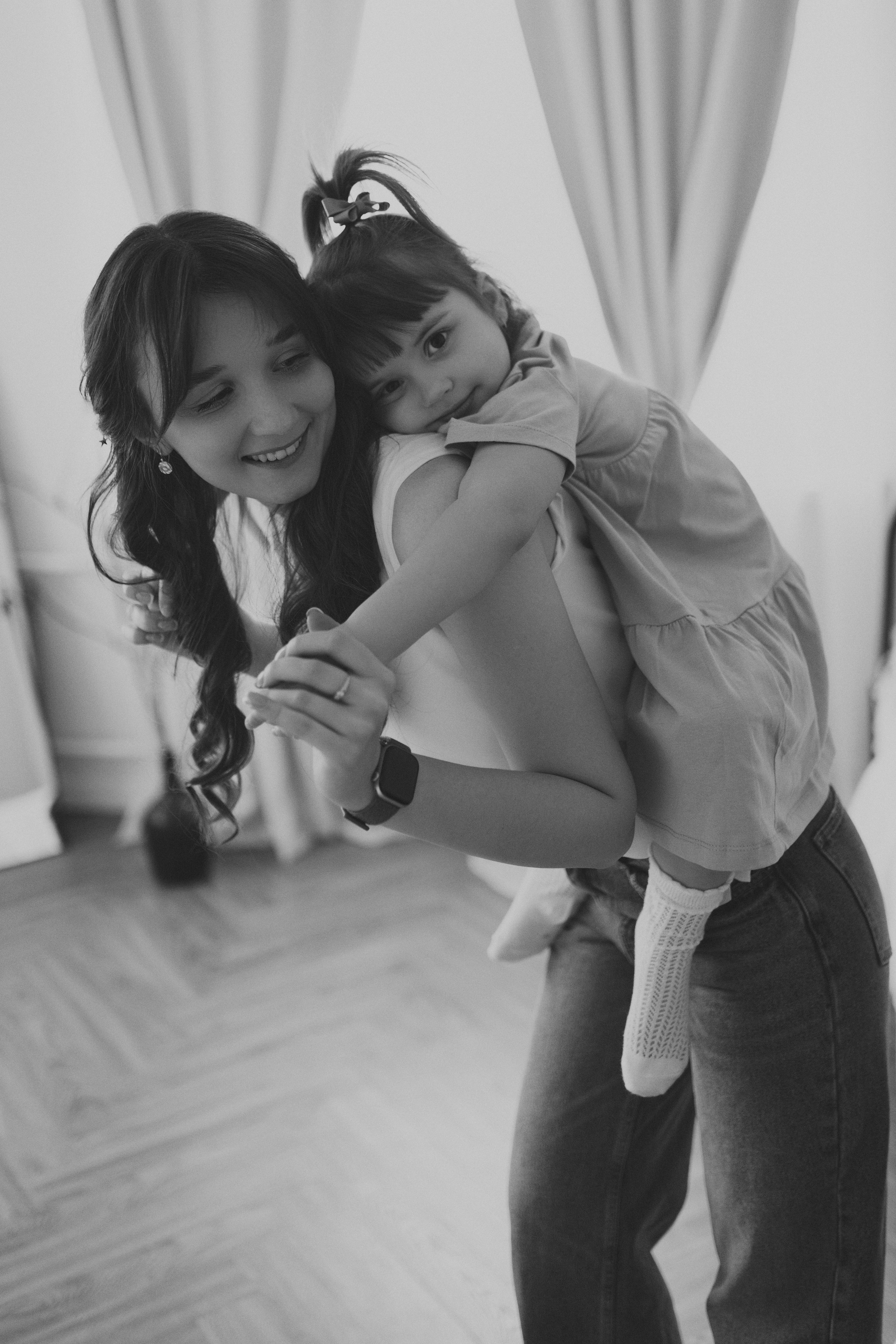 Студийная фотосессия мамы и дочки. Алина Каравайцева. Фотограф в городе Барнаул