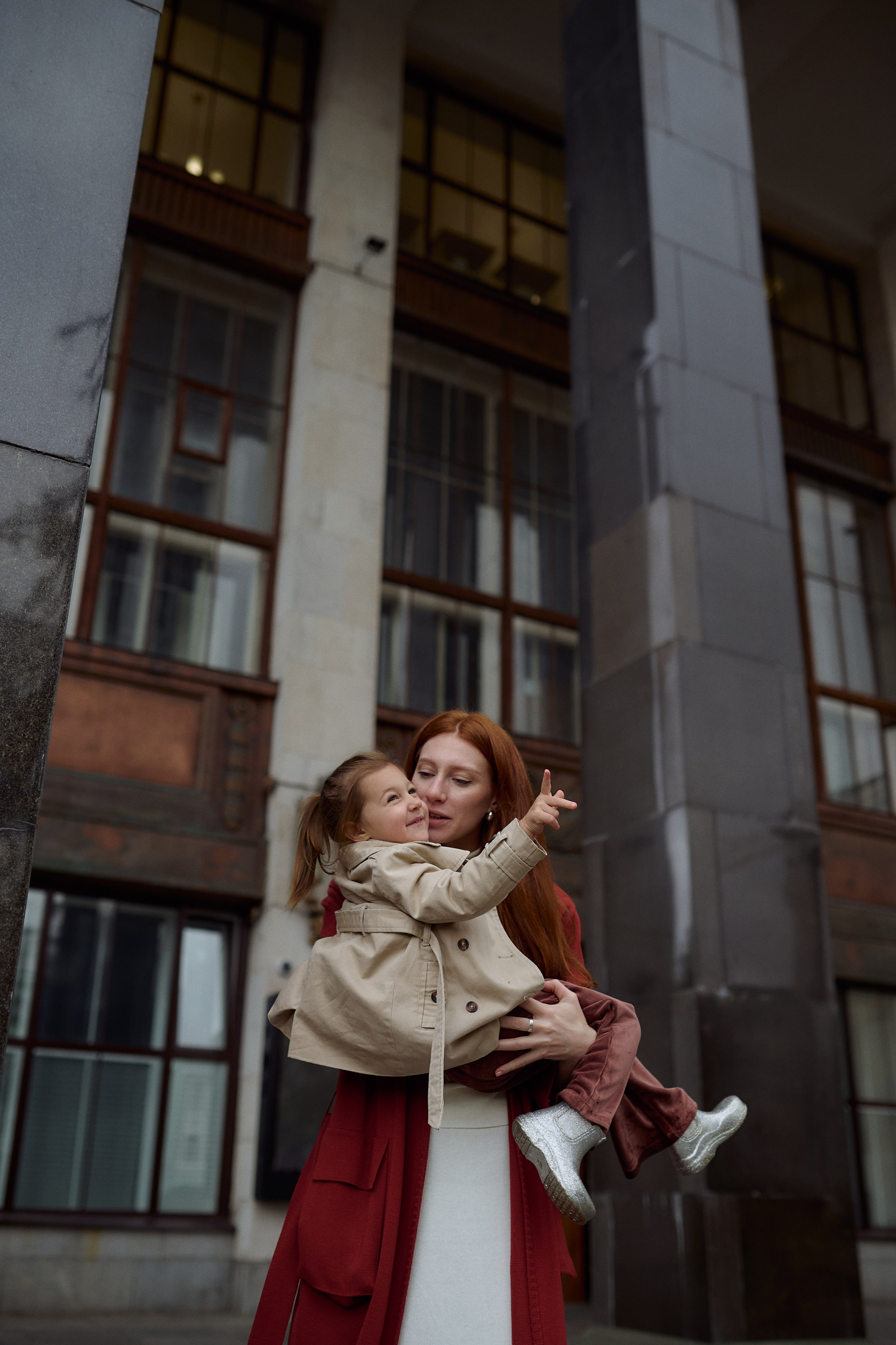 Рита и Кира. Прогулка по центру. Семейный и свадебный lifestyle-фотограф в Москве Мария Петрова