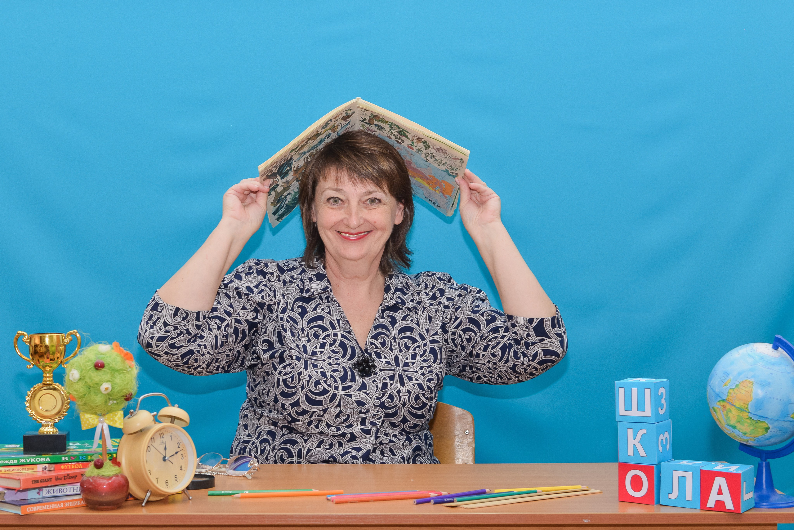 Первоклашки на синем фоне. Детский и школьный фотограф в Костанае Рабига Сейткенова