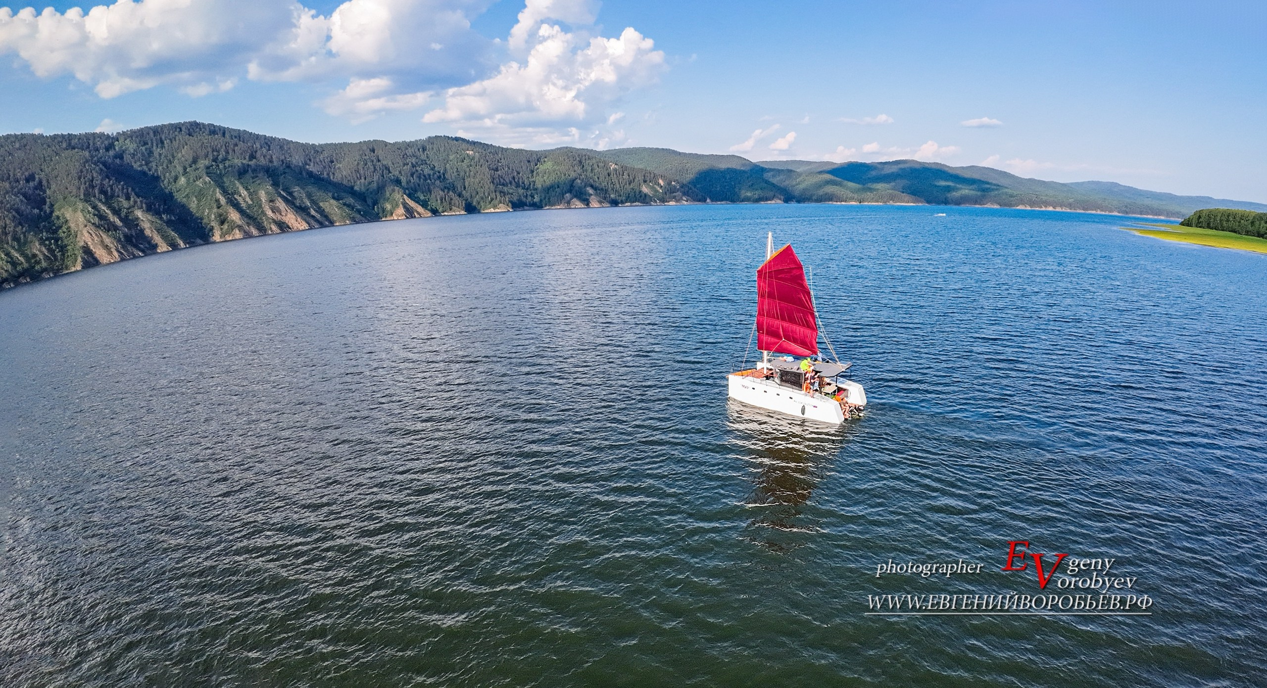 аренда яхты Красноярское море цена забронировать путешествие Царские ворота Бирюса залив шумиха стоимость заказать прогулка парусная яхта катамаран Красноярское водохранилище фотосессия фотограф Красноярск Дивногорск Красноярская ГЭС отдых купание экскурсия достопримечательность туристический тур маршрут Енисей Сибирь Козыревский зуб база отдыха адмирал