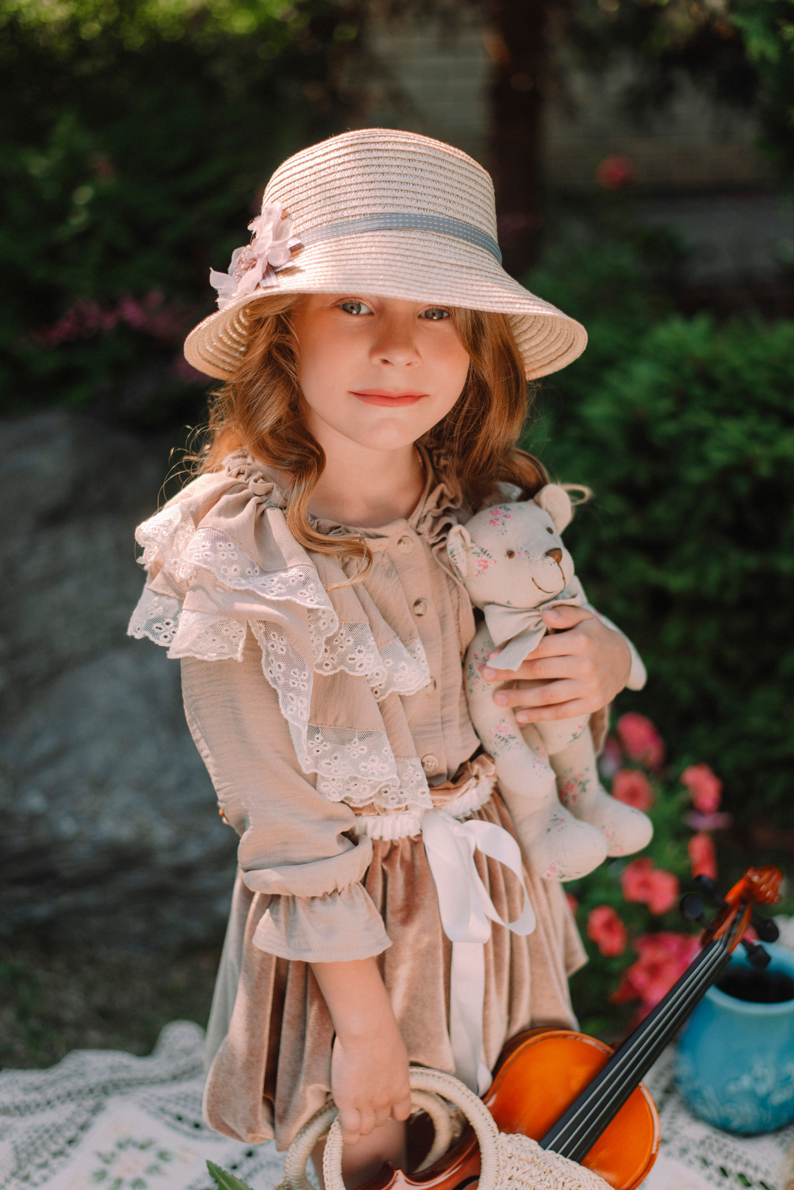 музыкальный пикник, скрипка, детская фотосессия, лето, цветы, локоны