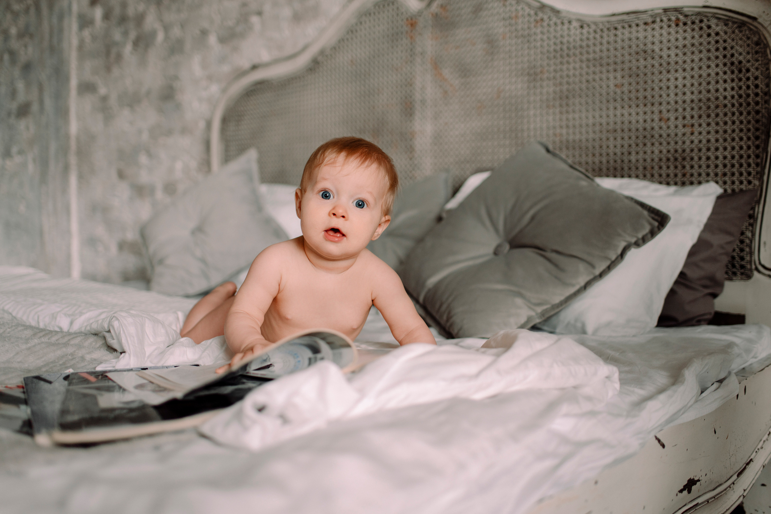 семейная фотосессия, на кровати, малышка