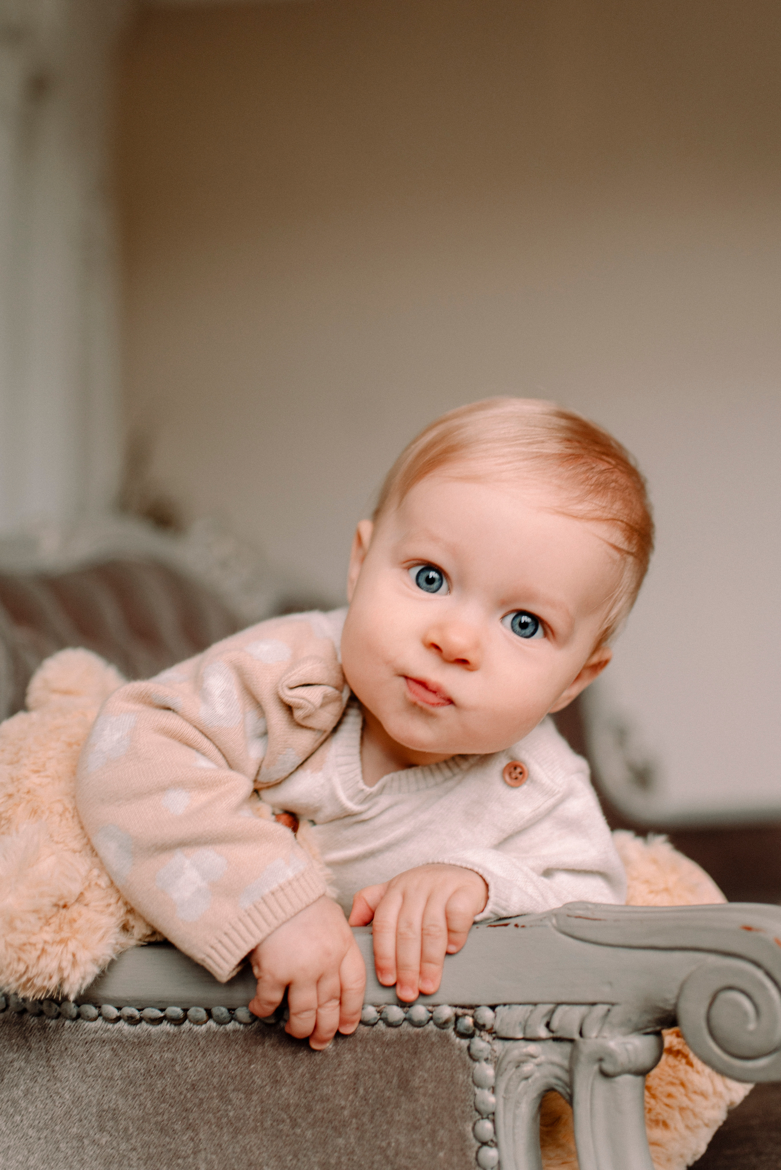 семейная фотосессия, улыбки, осенние, бежевый цвет, малышка, фотосъемка в Рязани, фотостудия