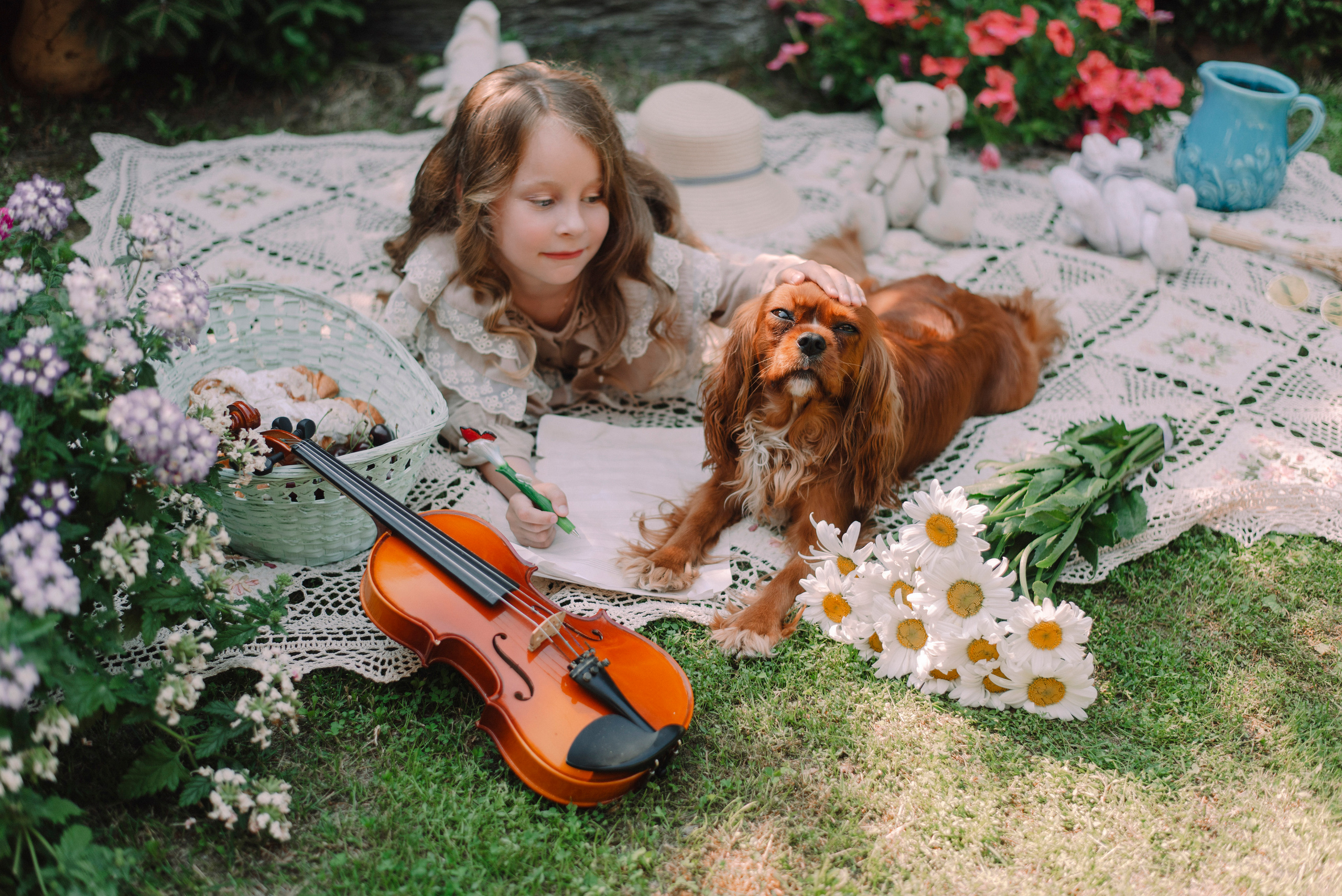 музыкальный пикник, скрипка, детская фотосессия, лето, цветы, локоны
