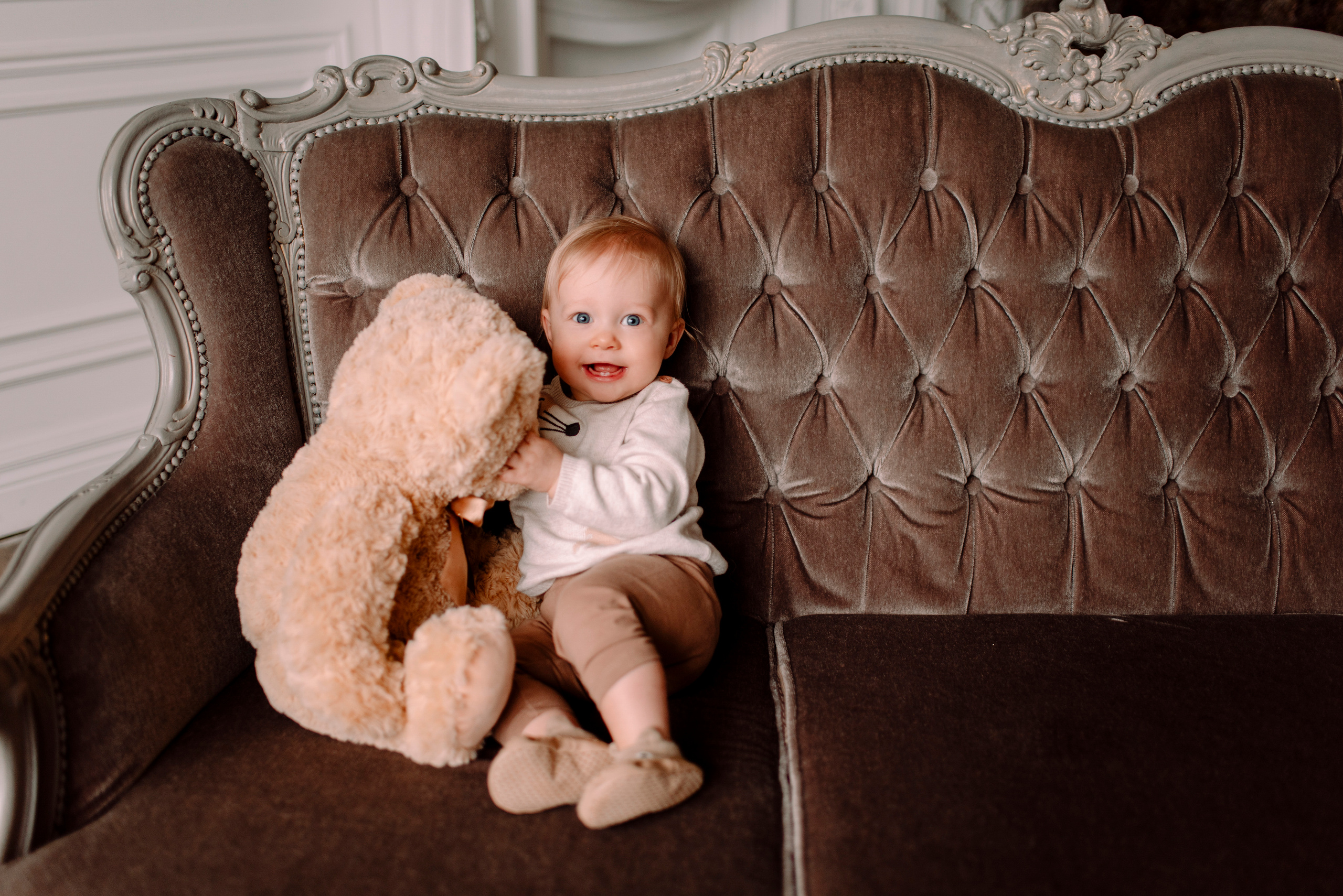 семейная фотосессия, улыбки, осенние, бежевый цвет, малышка, фотосъемка в Рязани, фотостудия