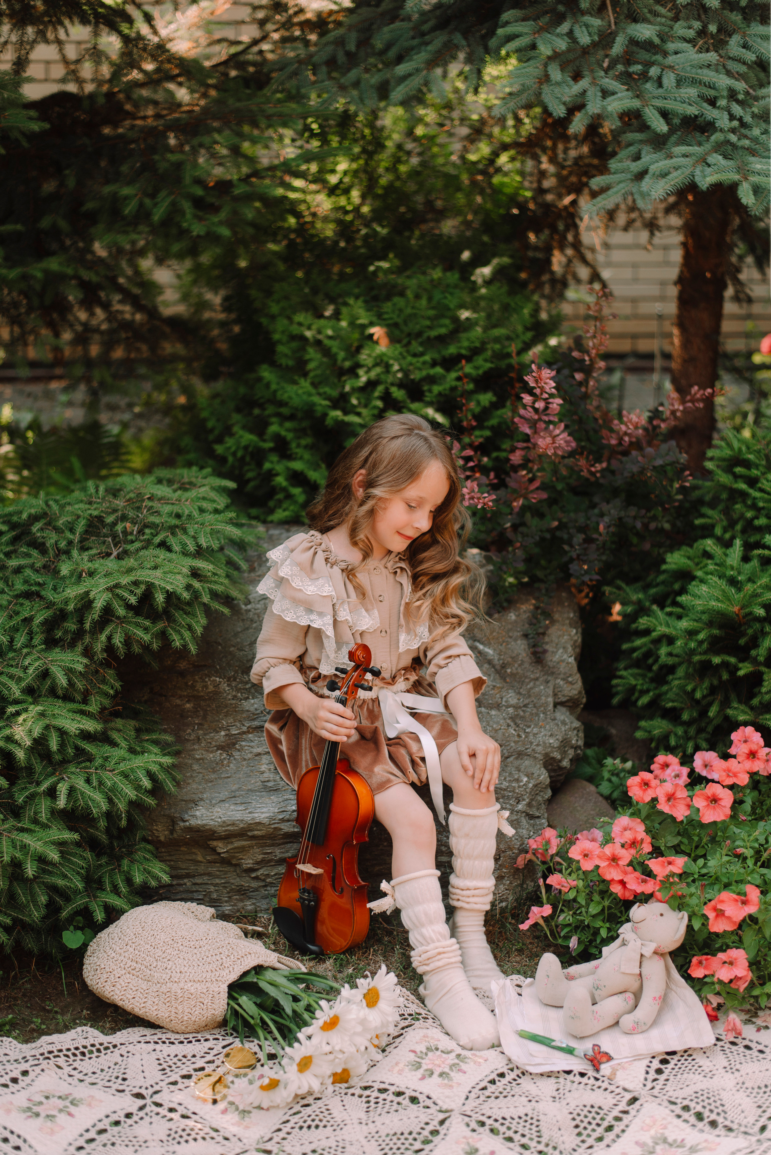 музыкальный пикник, скрипка, детская фотосессия, лето, цветы, локоны