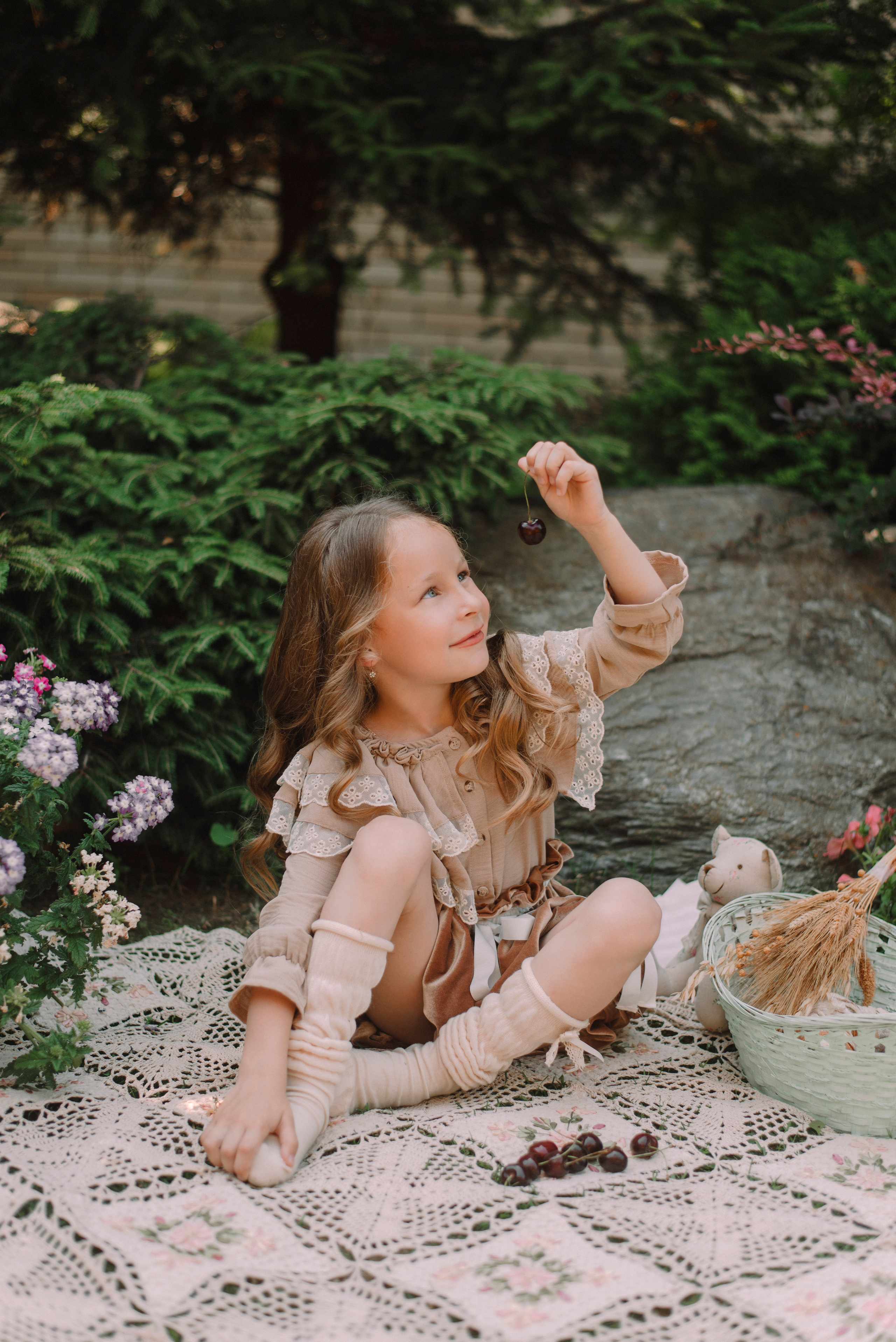 черешня, детская фотосессия, в стиле винтаж, лето, цветы, локоны