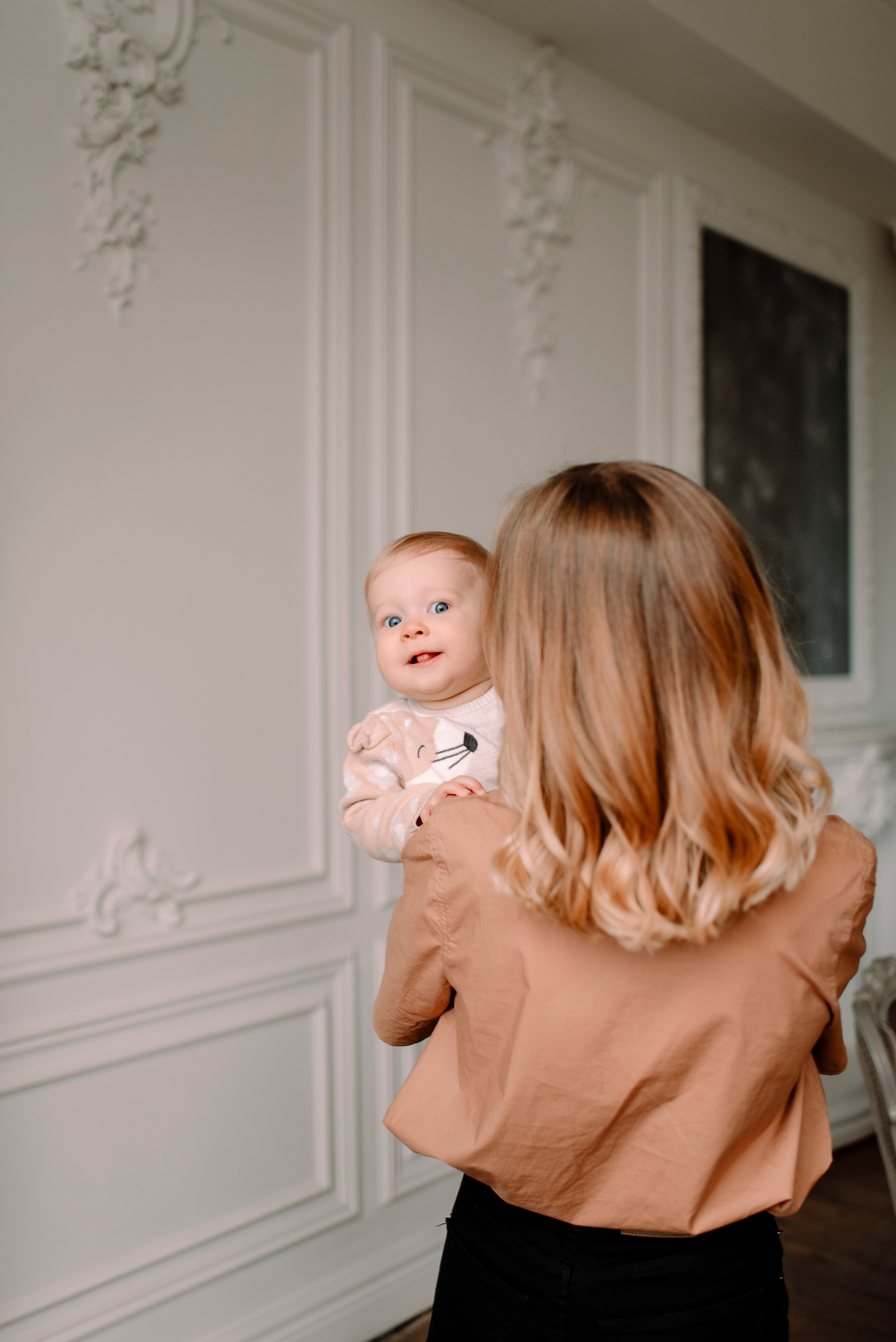 семейная фотосессия, улыбки, осенние, бежевый цвет, малышка, фотосъемка в Рязани, фотостудия
