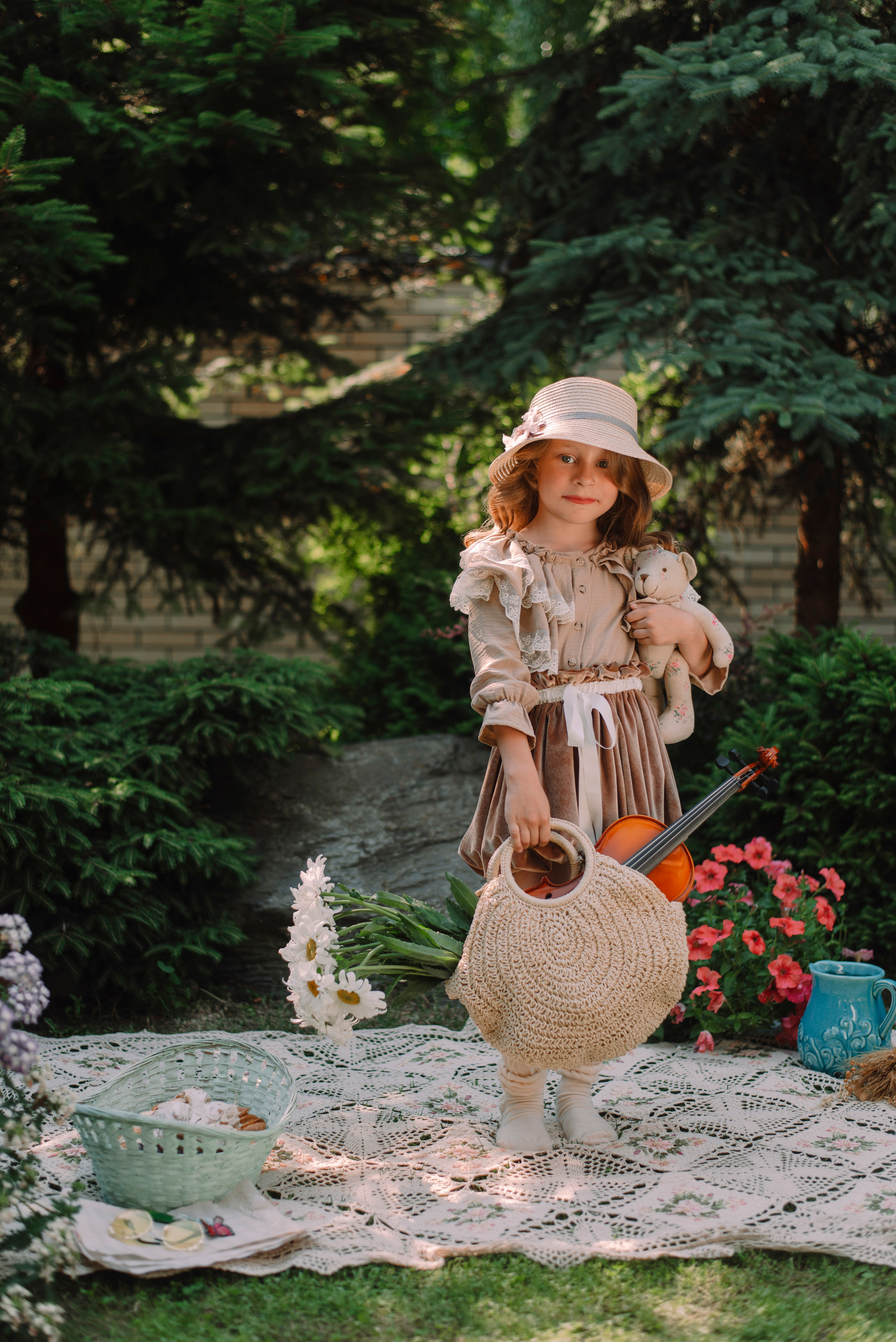 музыкальный пикник, скрипка, детская фотосессия, лето, цветы, локоны