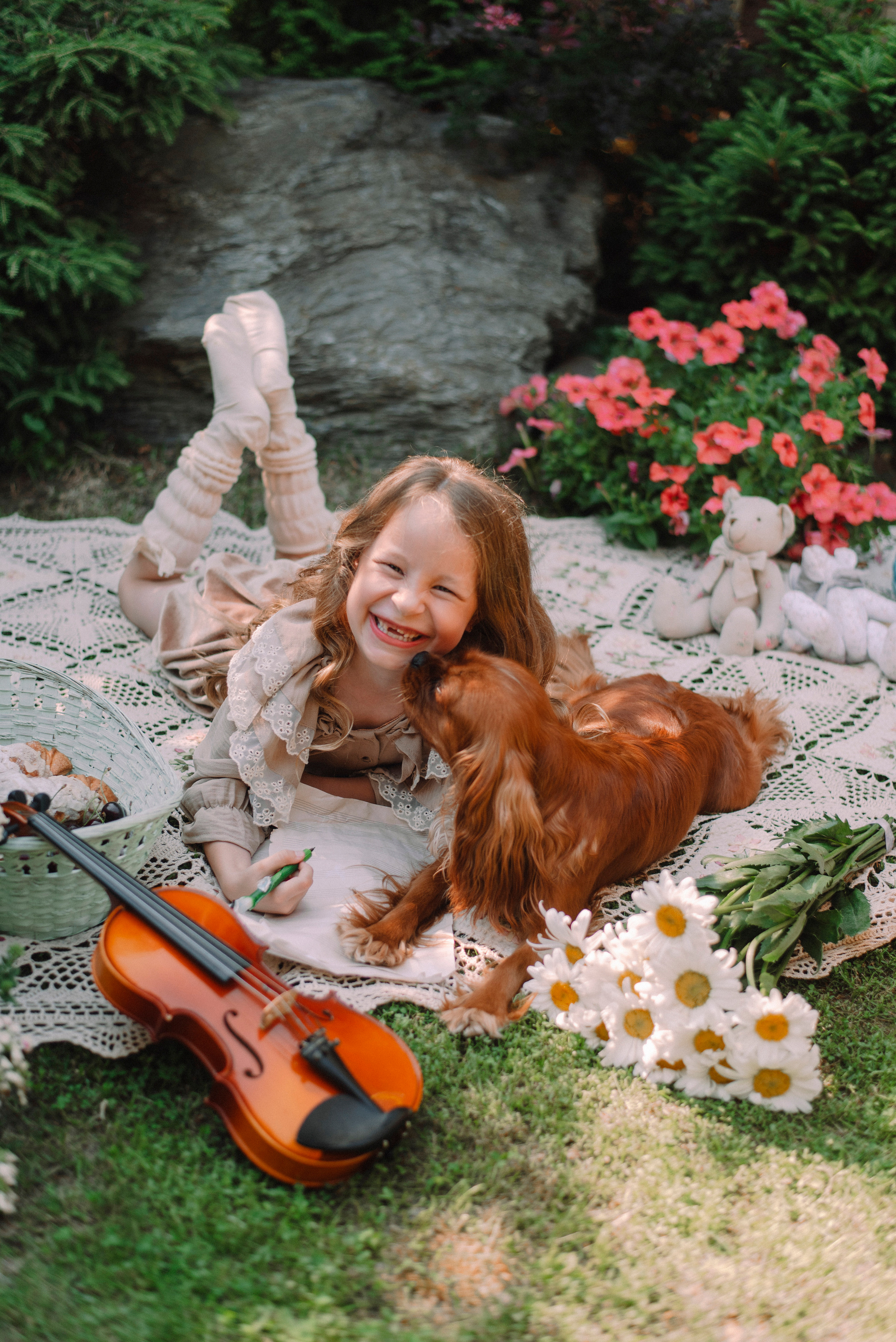 музыкальный пикник, скрипка, детская фотосессия, лето, цветы, локоны