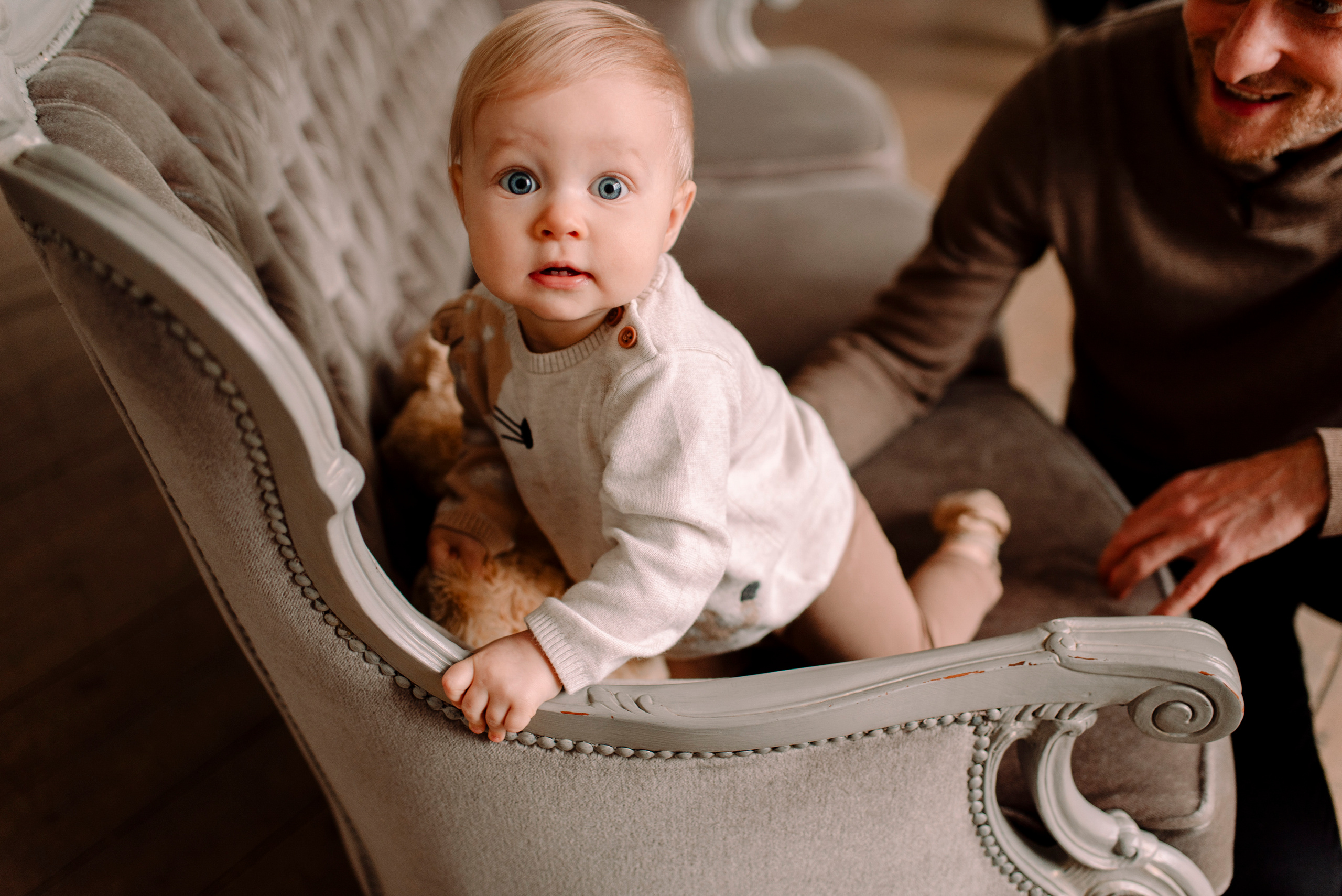 семейная фотосессия, улыбки, осенние, бежевый цвет, малышка, фотосъемка в Рязани, фотостудия