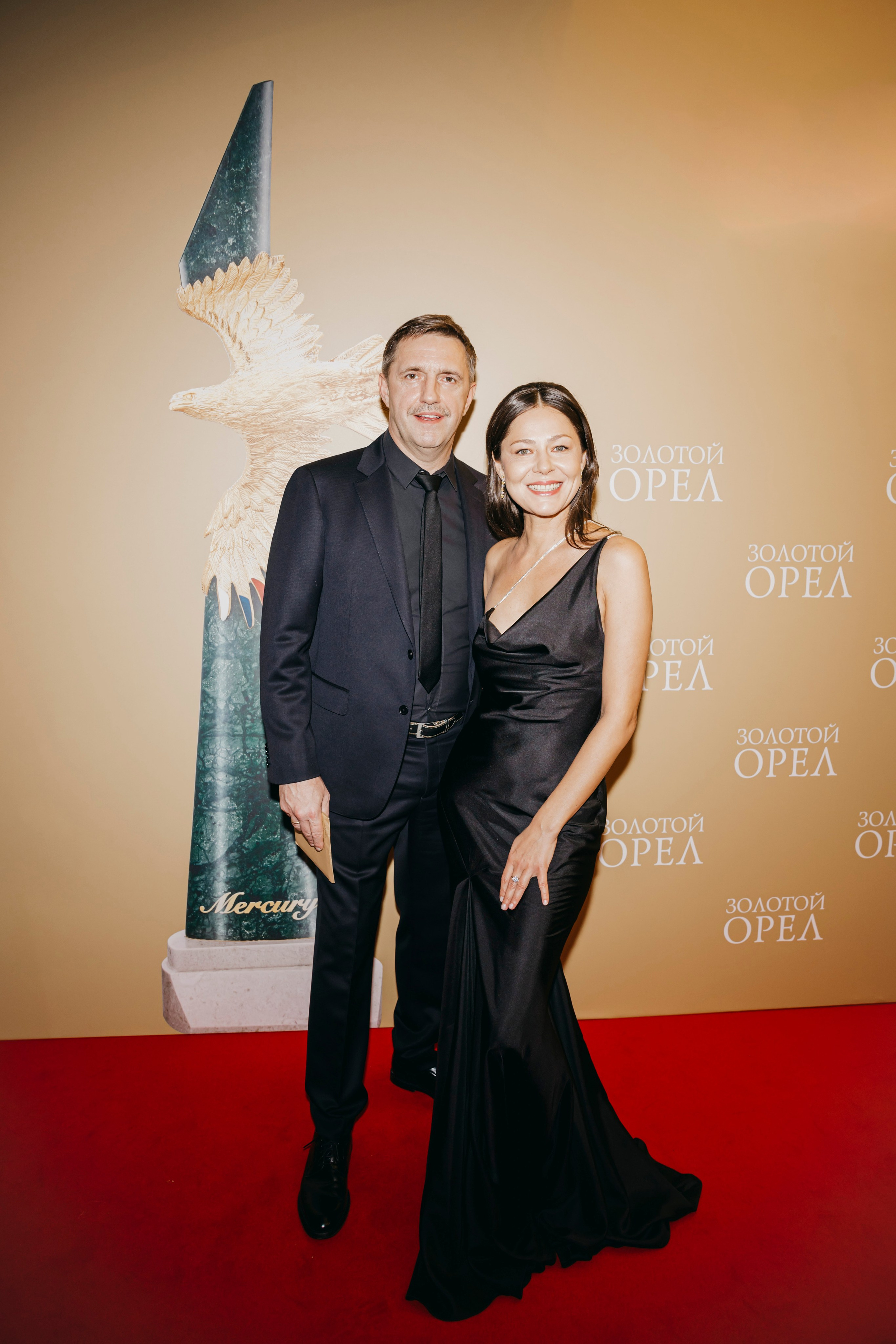 Владимир Вдовиченков и Елена Лядова на Кинопремии "Золотой Орел" 2025