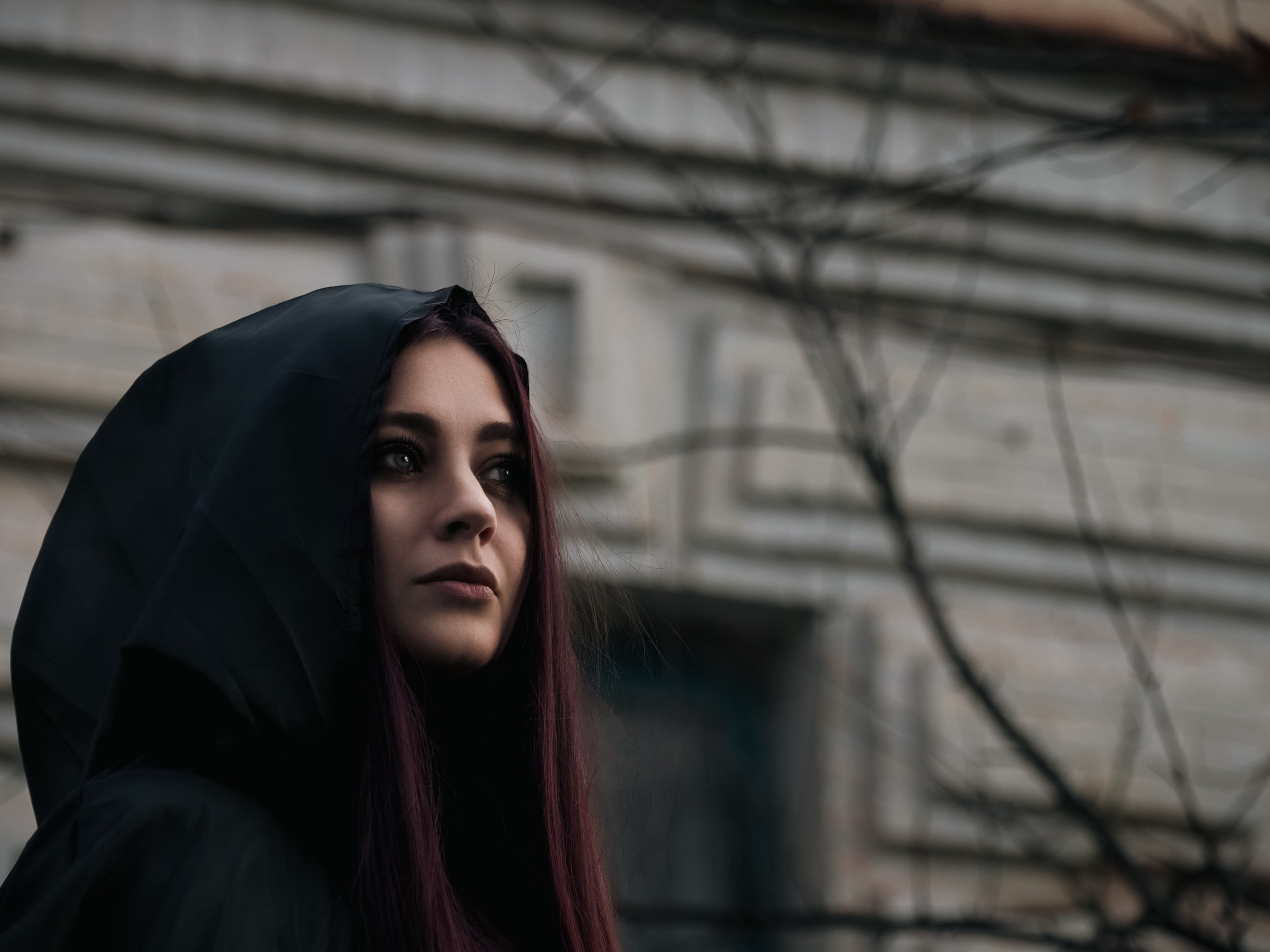 В балахоне. Профессиональная фотография от VladEstaf_StyloQArt: портреты, репортажи, семья