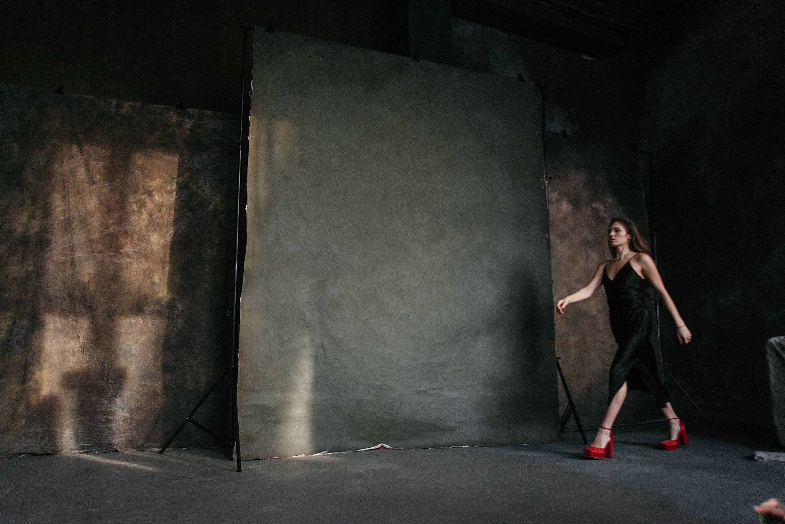 Студийная фотосессия в низком ключе. Портретный фотограф Дарья Едапина Новосибирск. Фотограф Дарья Едапина Новосибирск