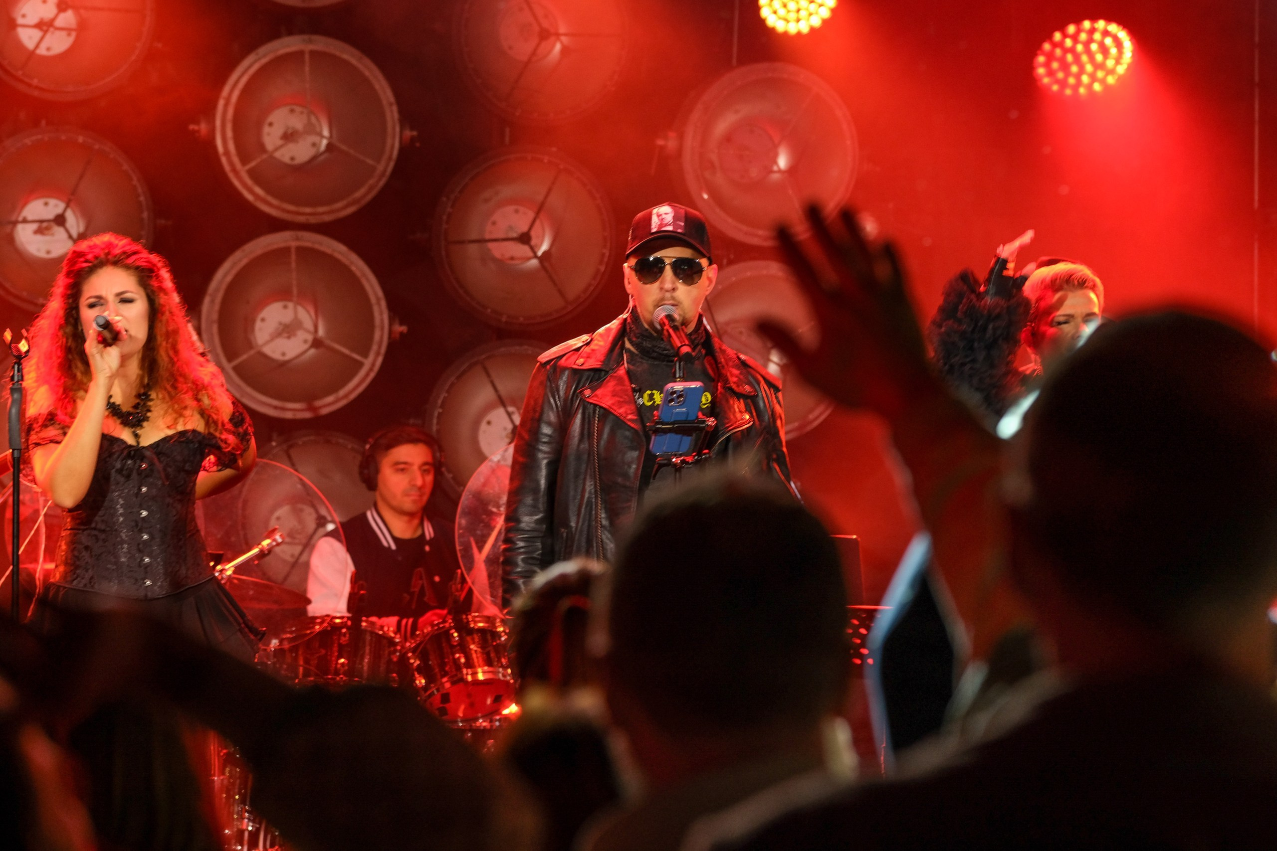 Фотосъёмка репортаж выступления группы АТЛАНТЫ. Любовь Потапова