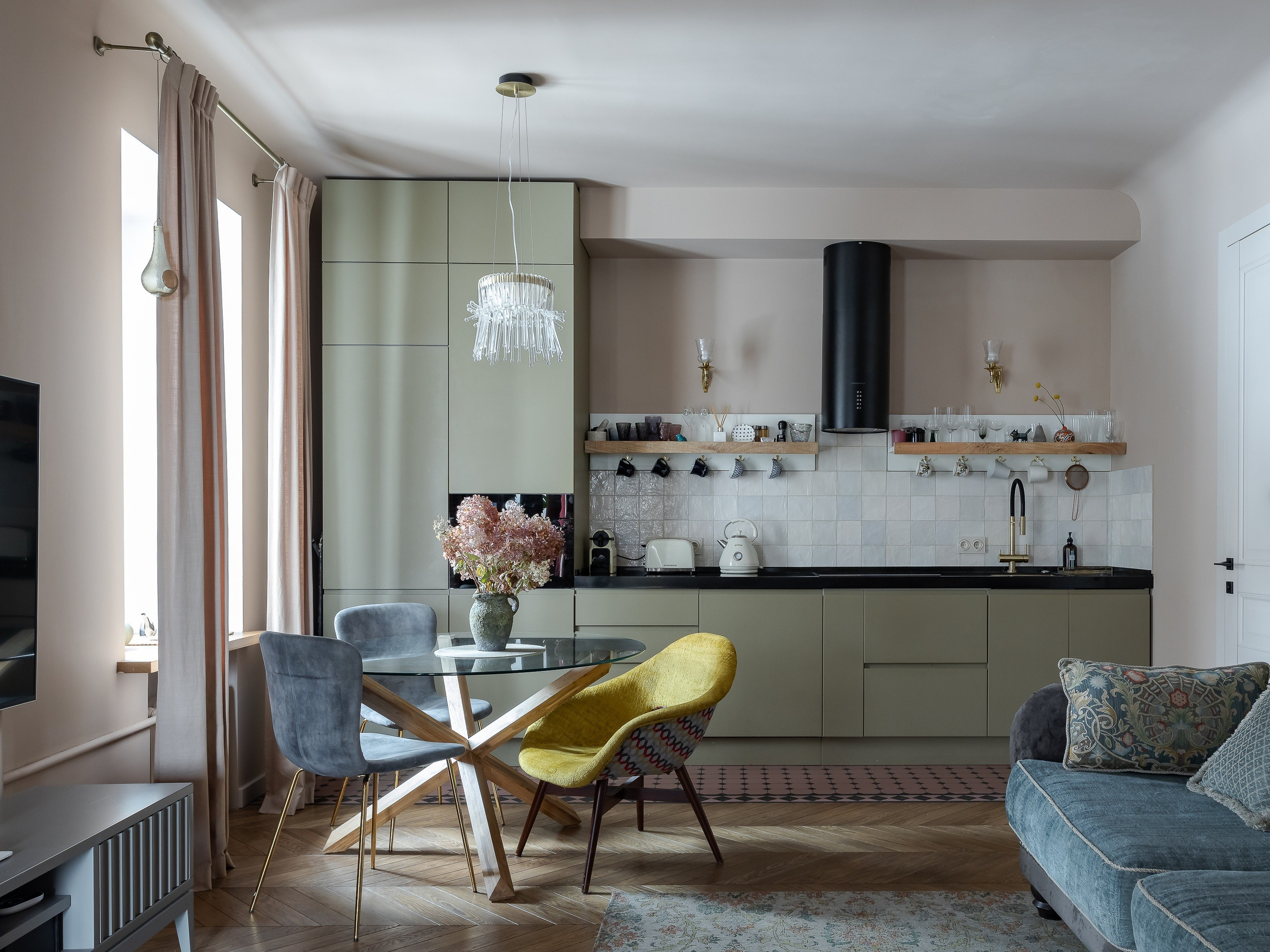 Винтажная квартира в доме начала века на Таганке. Главная