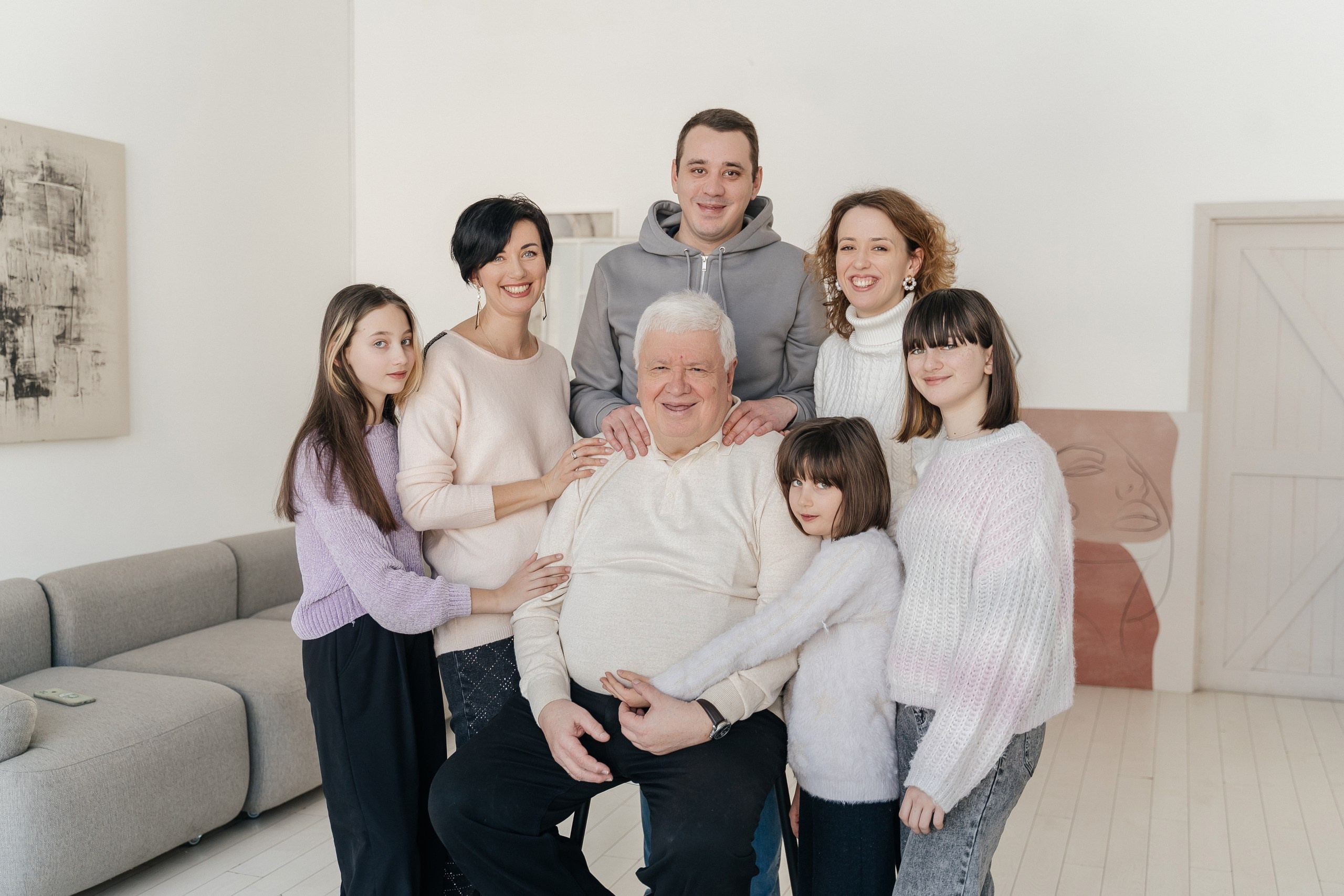 Фотосессия большой семьи в фотостудии. Свадебный фотограф в Дмитрове