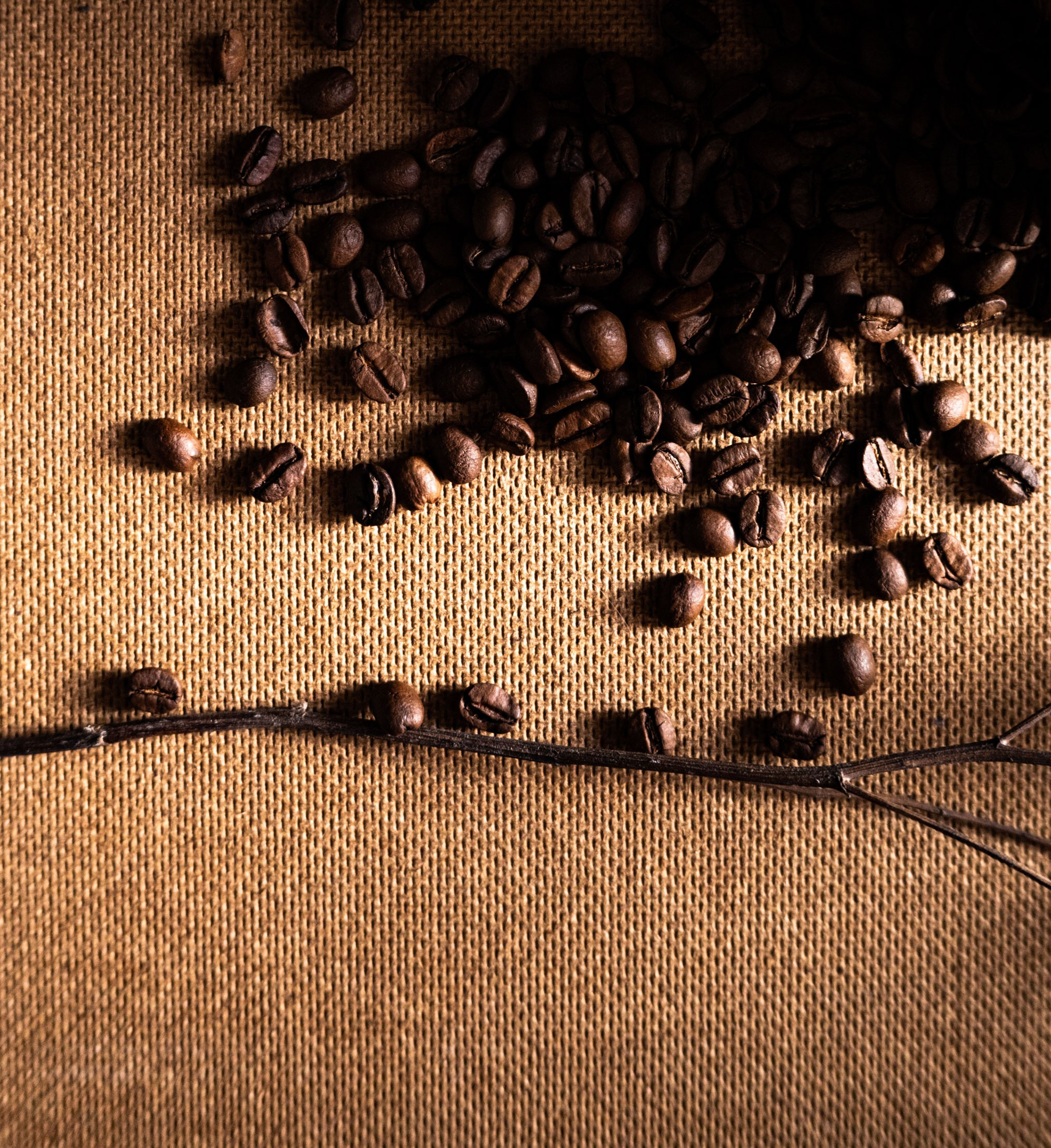 кофе в зернах на столе