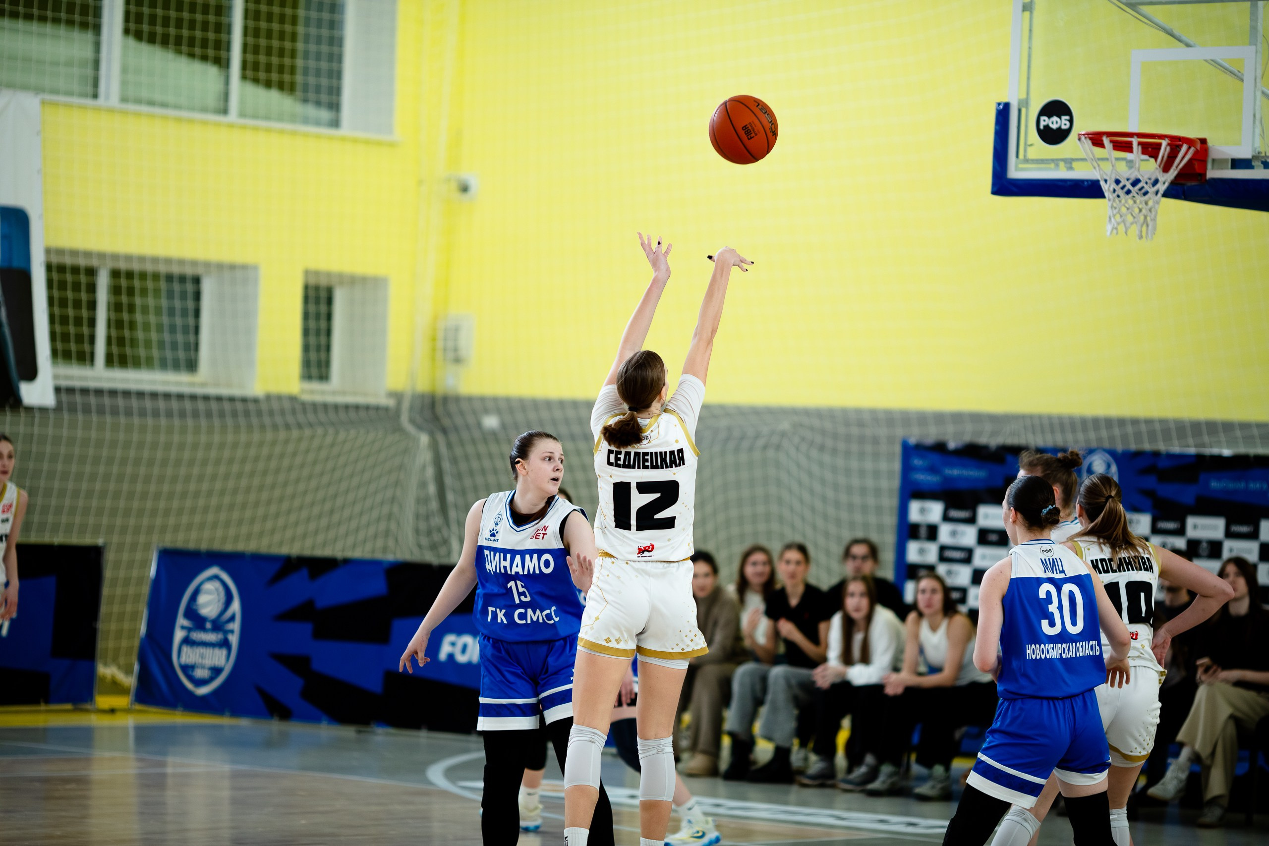 ЧГУ-Атланта — Динамо / 1 игра. Фотография