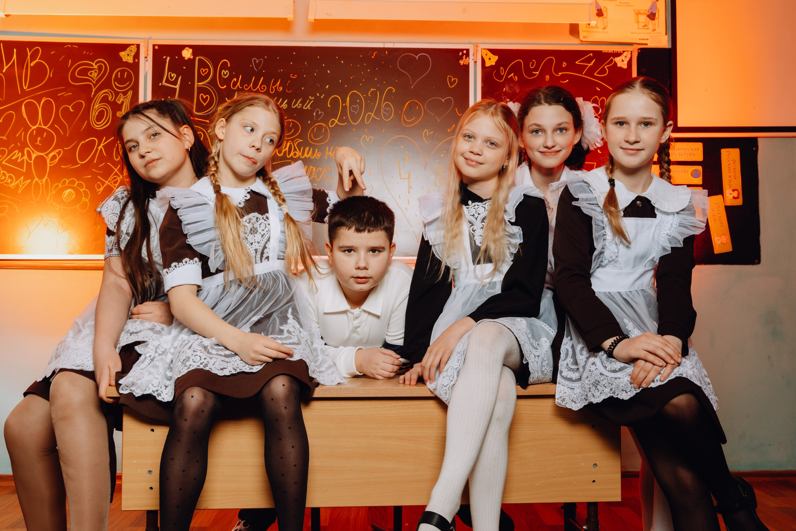 Школьные альбомы в Чернянке. Фотограф Максим Никонов