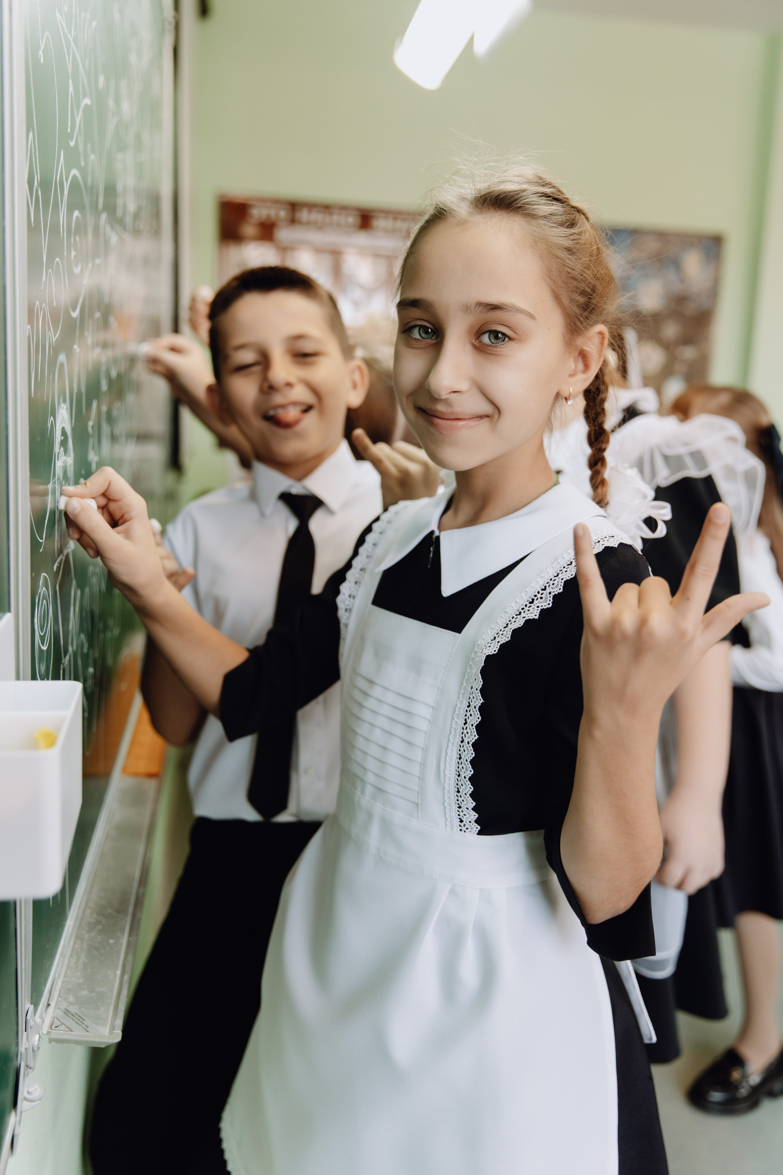 Школьные альбомы в Чернянке. Фотограф Максим Никонов