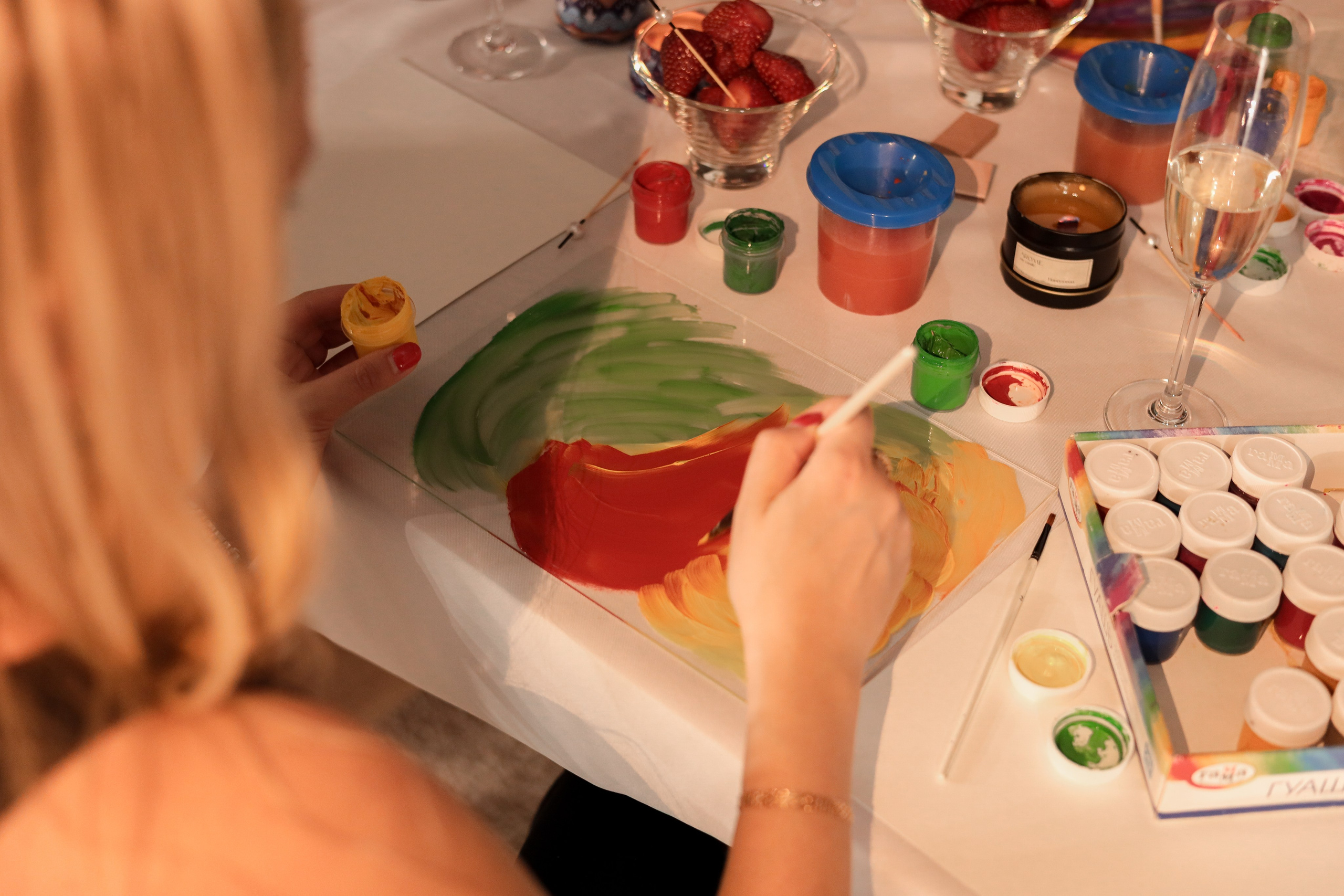 Арт-терапия + аэройога. Фотограф Надршина Лилия