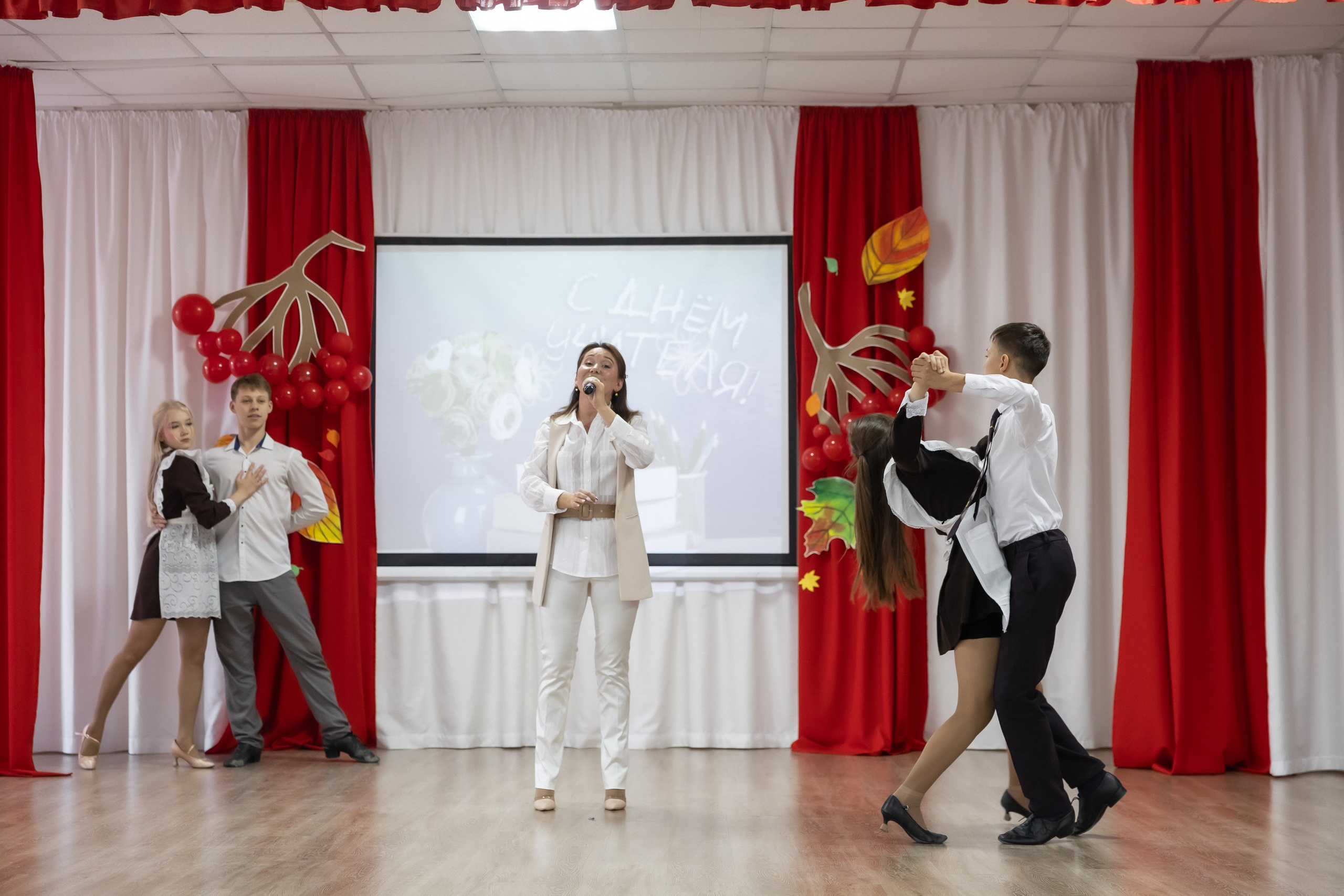 День учителя. Школа 31. Октябрь 2024. Свадебный и Семейный фотограф г. Ижевск Гульназ Солдатова. Гульназ фото