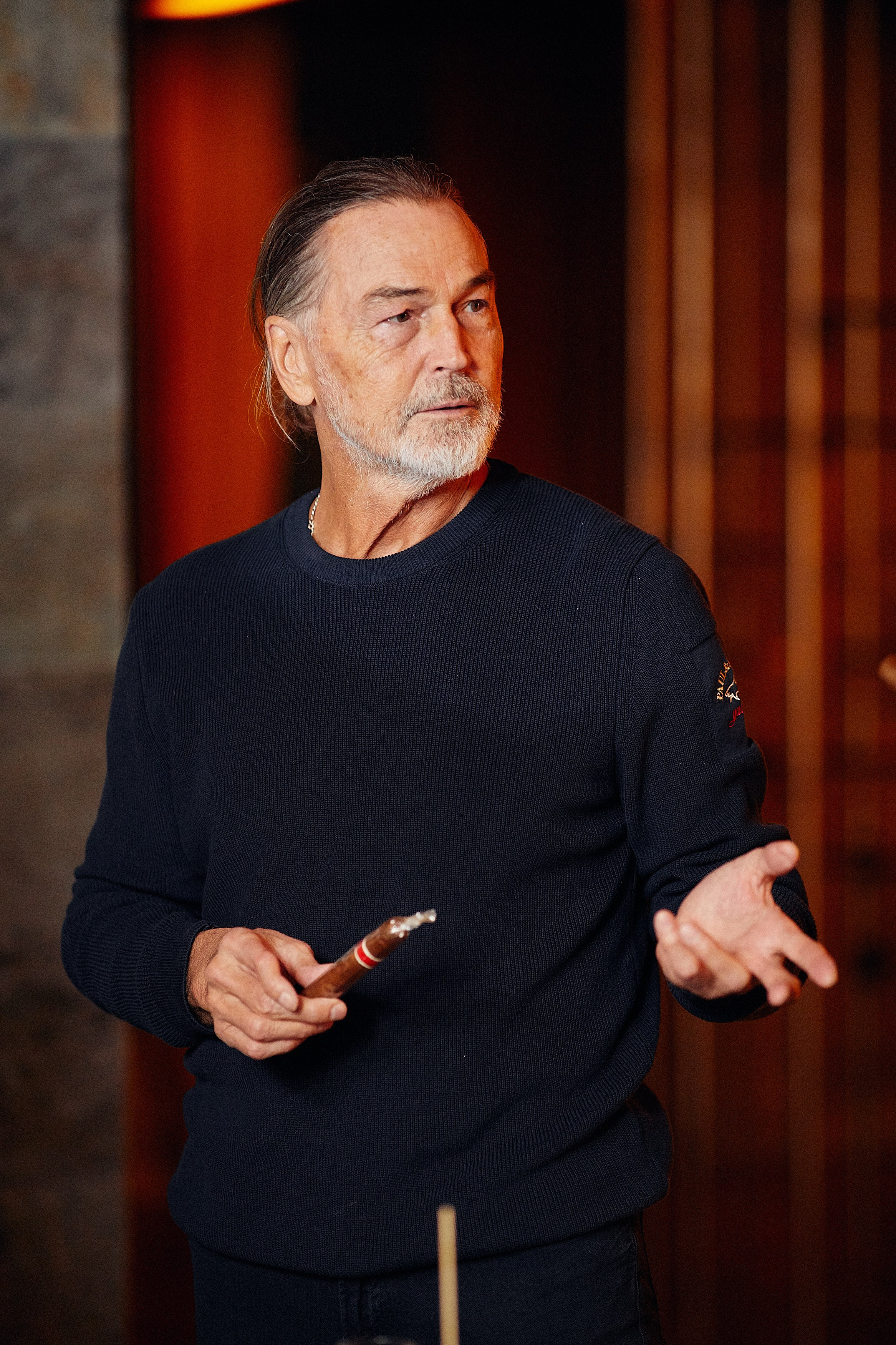 Никас Сафронов — экскурсия по дому. Репортажный фотограф в Москве Константин Дерягин