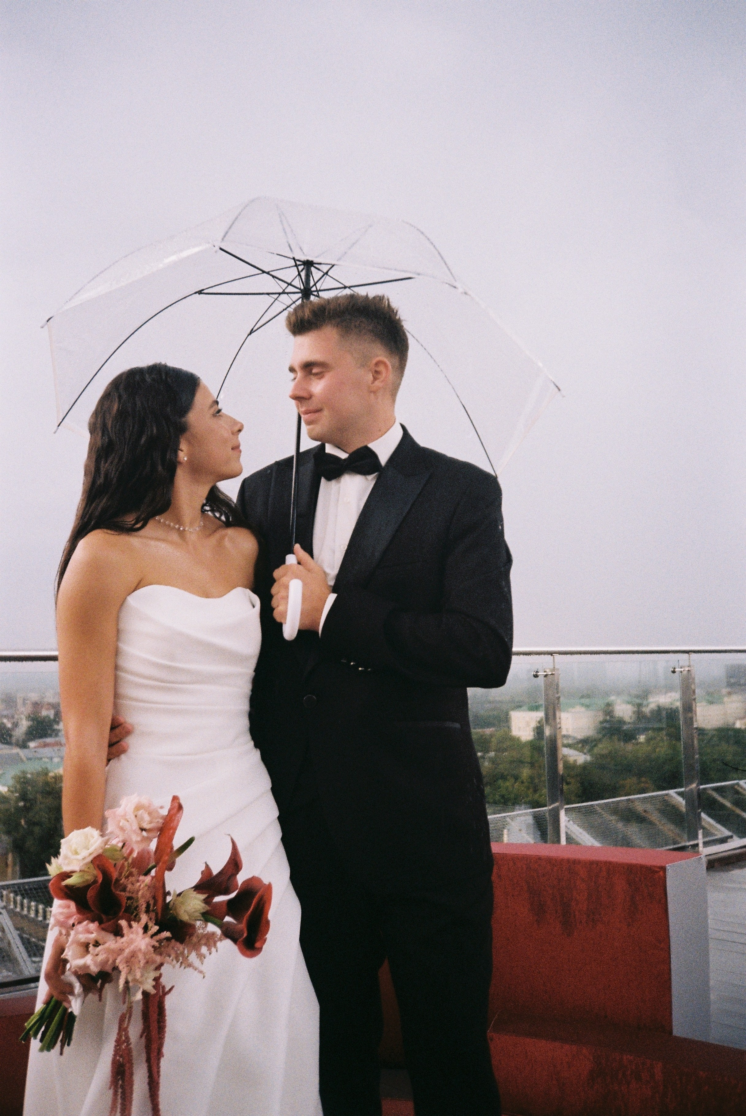 Rain falls down. Главная