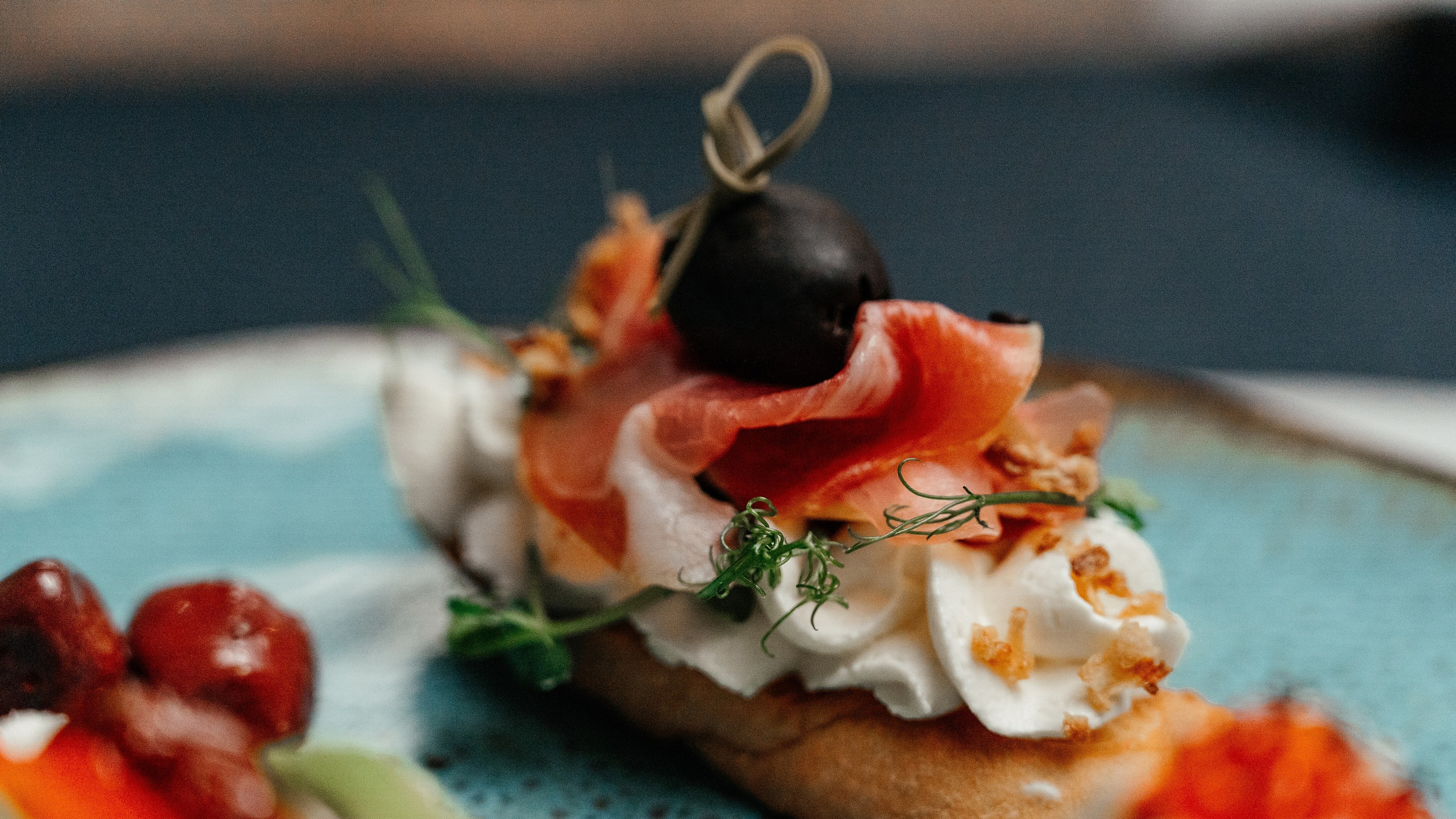 Выездной кейтеринг, съедобные букеты, торты и сладости на заказ