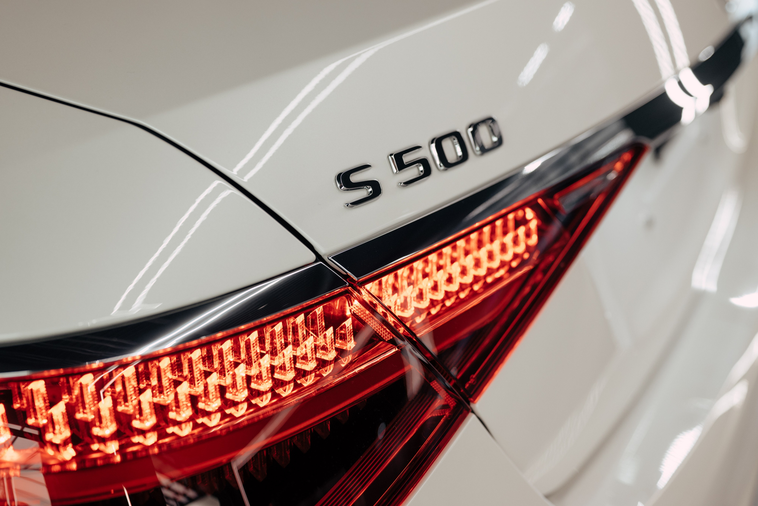 Mercedes 223 white on red. DeLorein