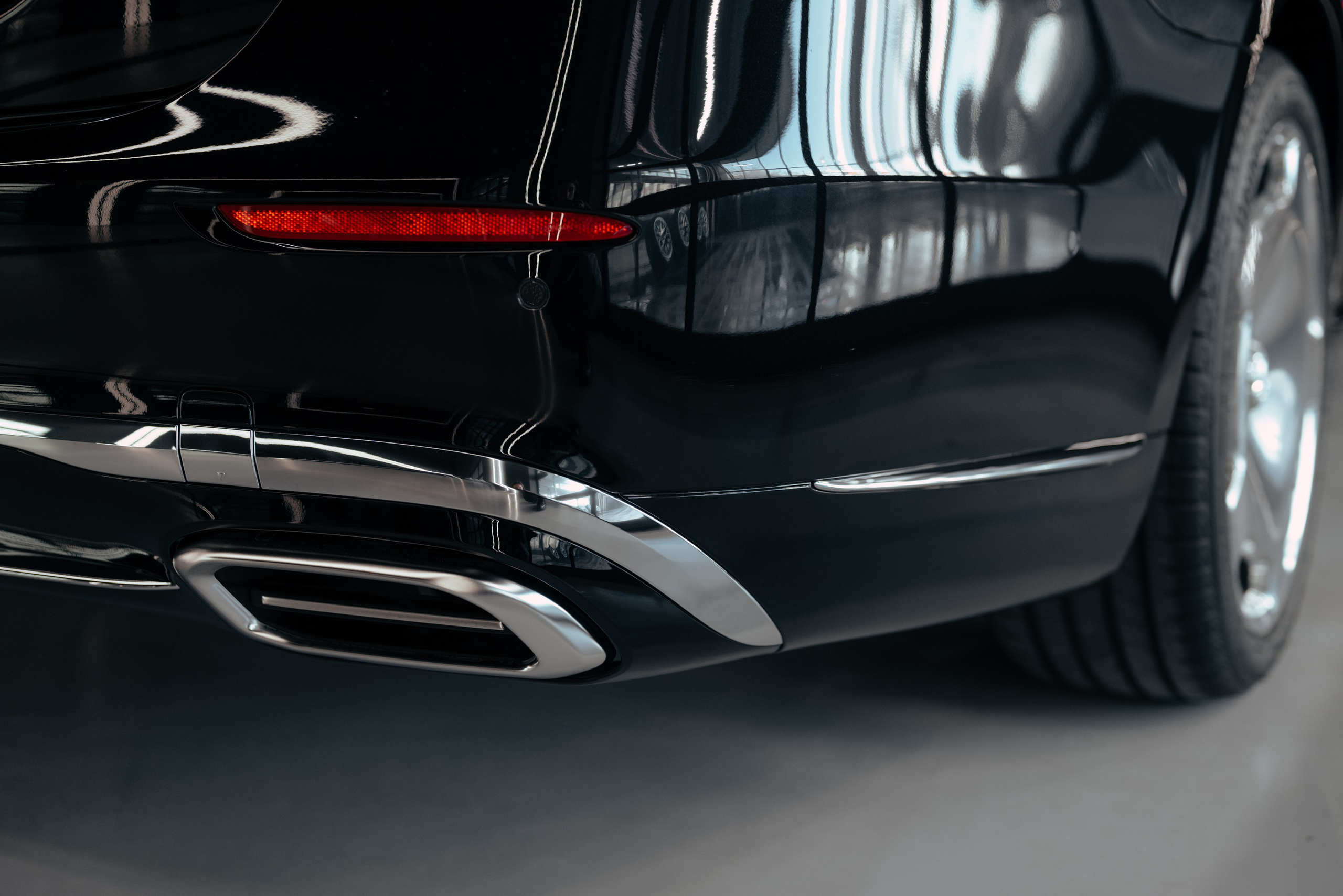 Mercedes Maybach v12 Black. DeLorein