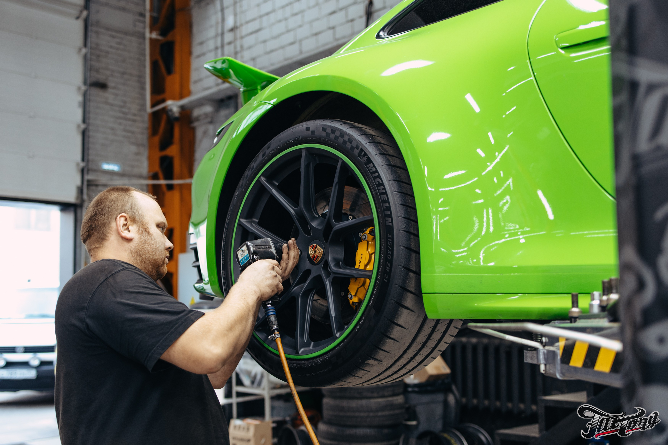 Porsche 911 замена дисков после перегрева и замена колодок. DeLorein