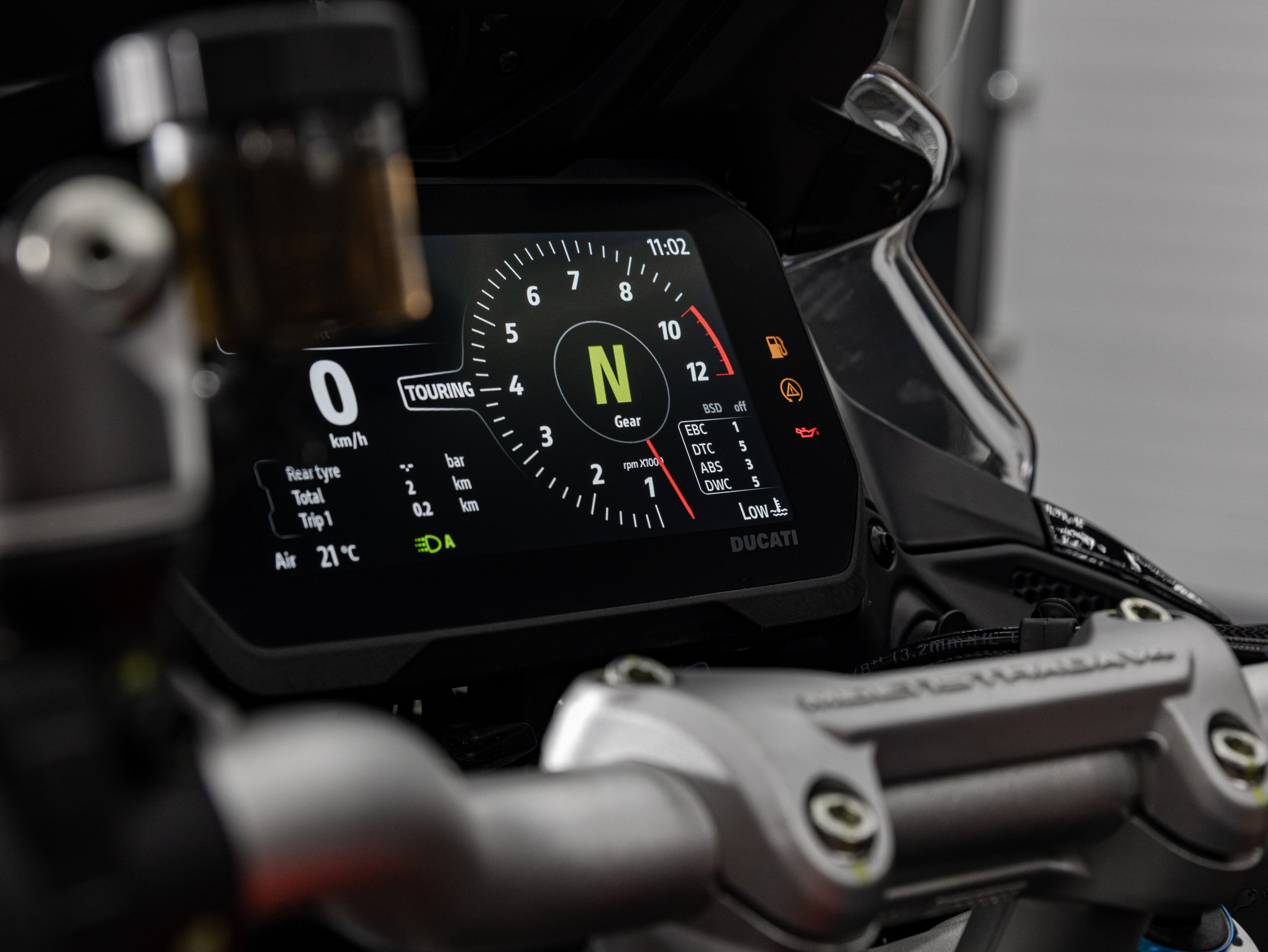 Фотосессия с мотоциклами и автомобилями. Предметный фотограф в Москве и Московской области