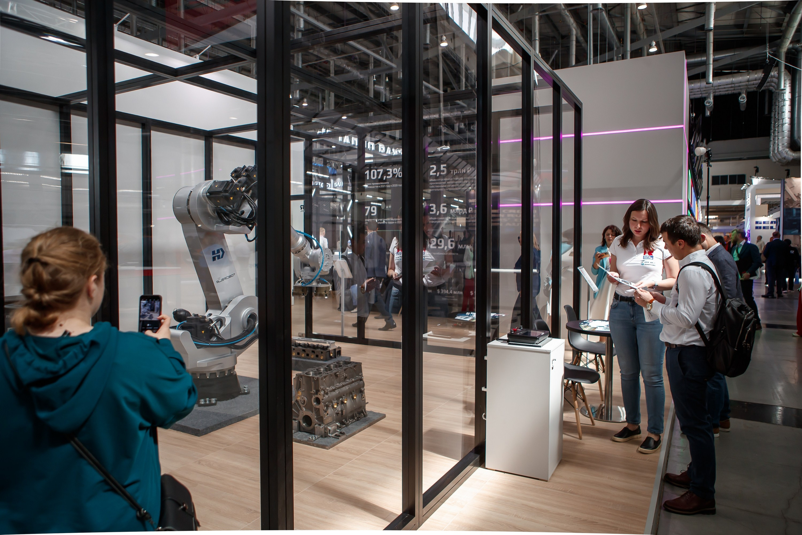 Фотосъёмка стенда для завода робототехники «Русский робот». Фотограф на выставку в Москве