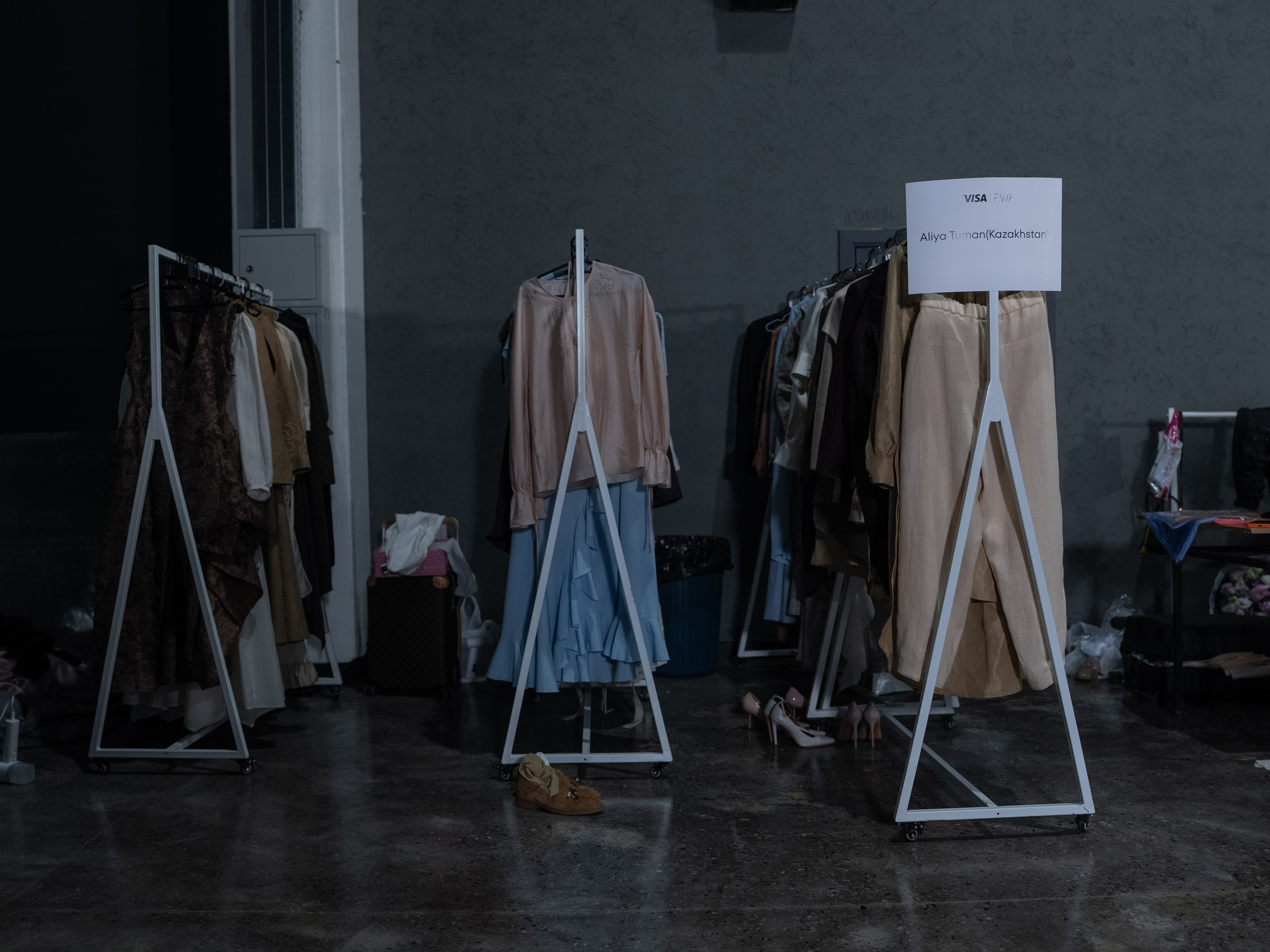 Visa Fashion Week Pre-Fall 2026 April BackStage Day 1. Сайт Алматинского НЮ АРТ, будуар и фэшн фотографа Дениса Карпенко