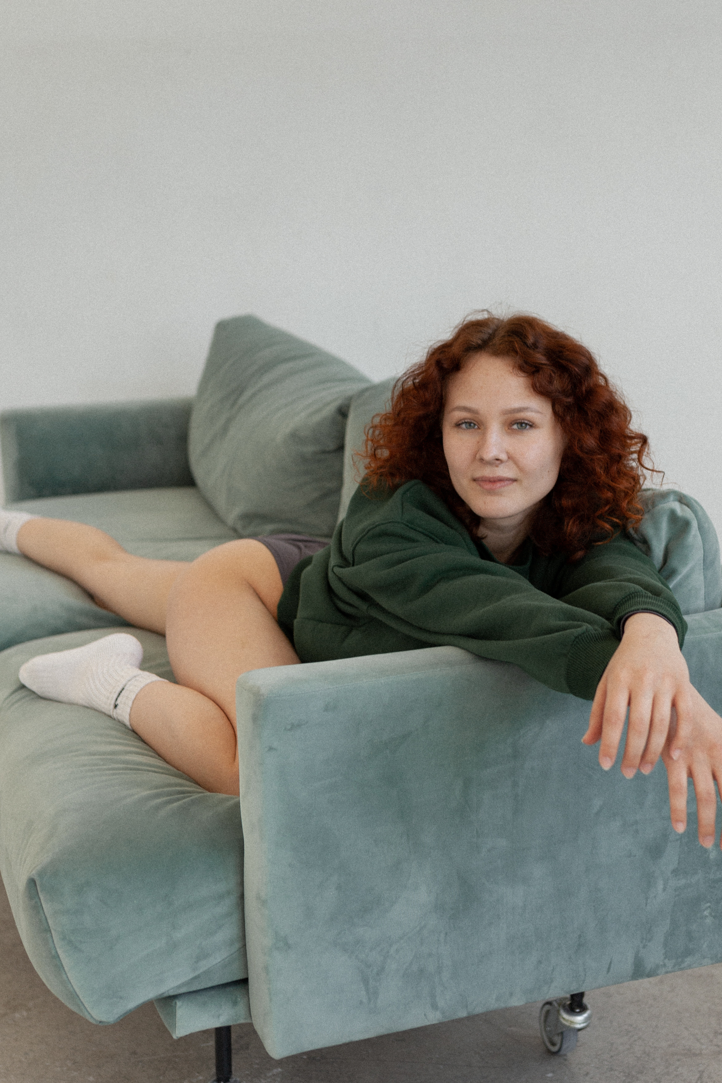 Екатерина тренер по растяжке, снимали контент для соцсетей. Семейный и женский фотограф, стильный репортаж в г. Новосибирск