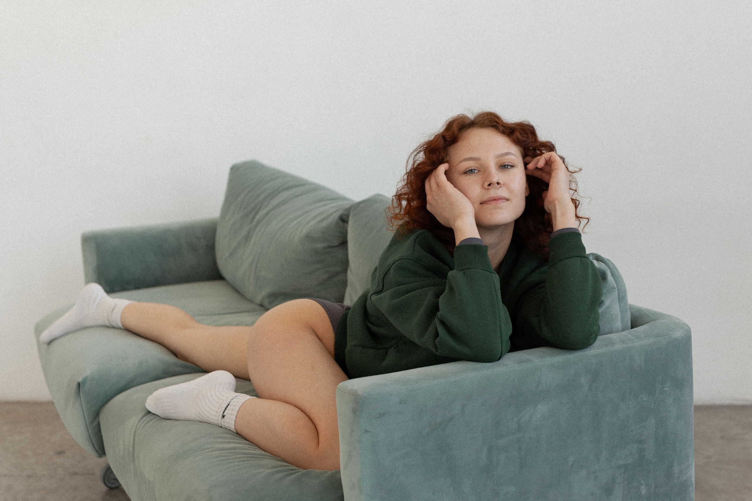 Екатерина тренер по растяжке, снимали контент для соцсетей. Семейный и женский фотограф, стильный репортаж в г. Новосибирск