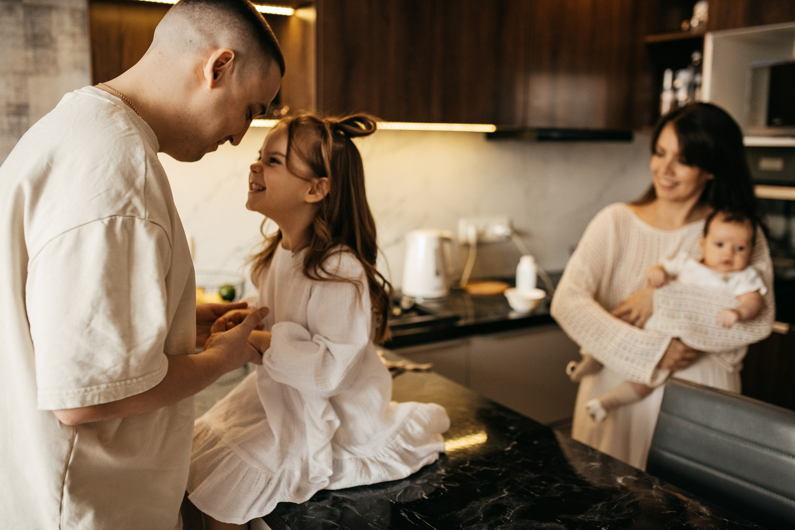 Семейная фотосессия дома с двумя детьми Самара. Семейный фотограф в Самаре Елена Ефимова