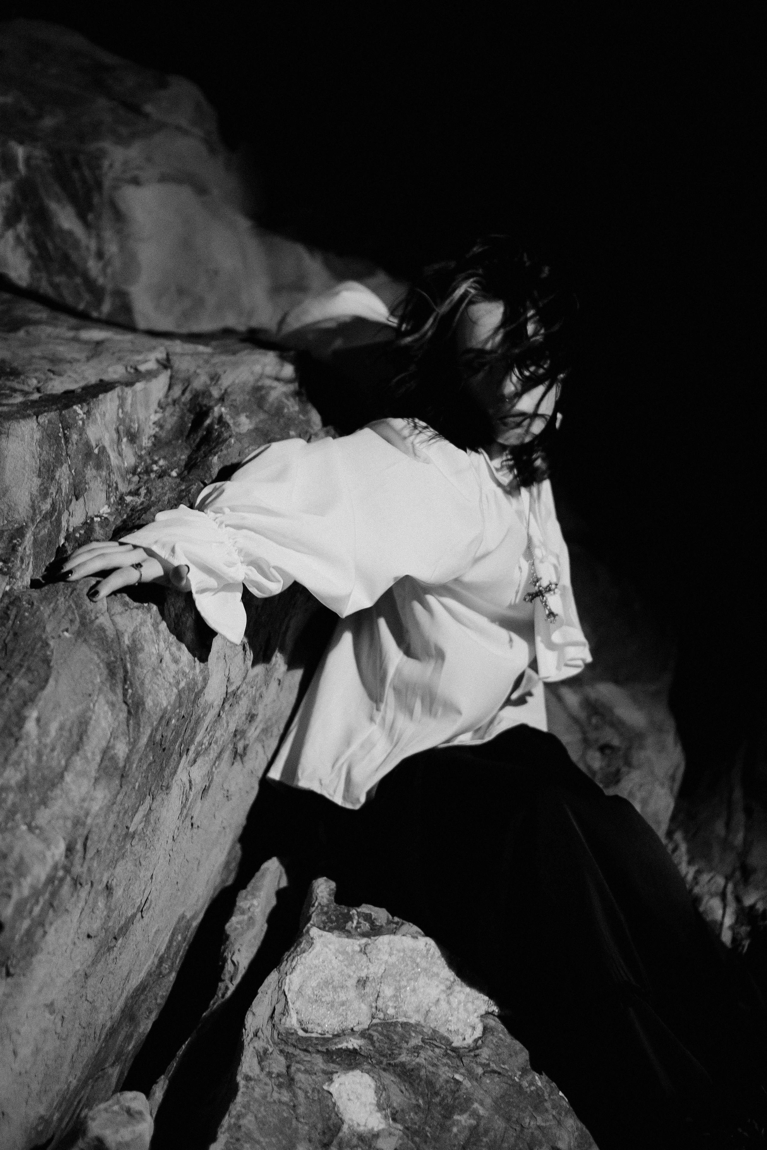 Съёмка у моря с оленьими рогами